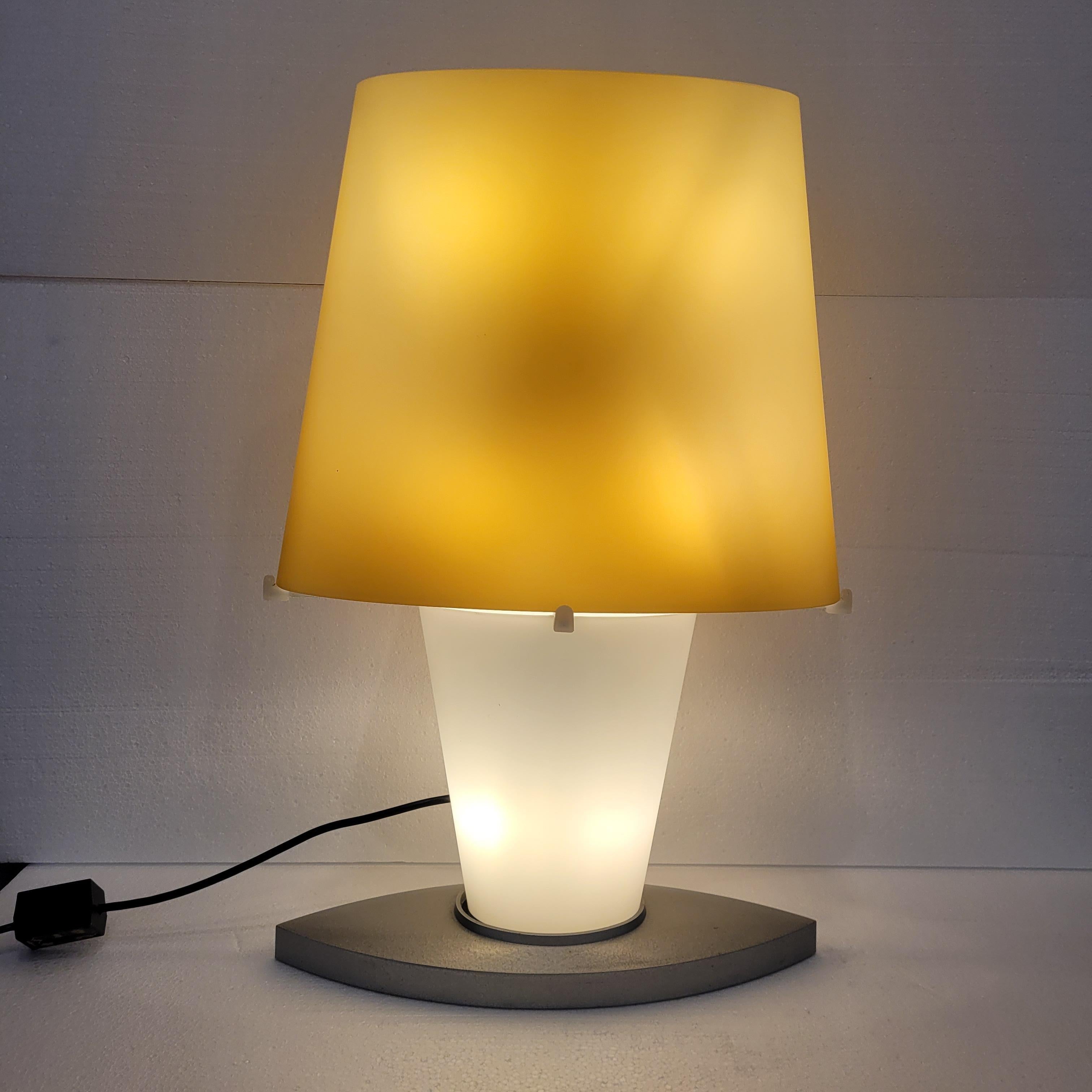 Fontana Arte ambra e bianco Lampada da tavolo italiana 