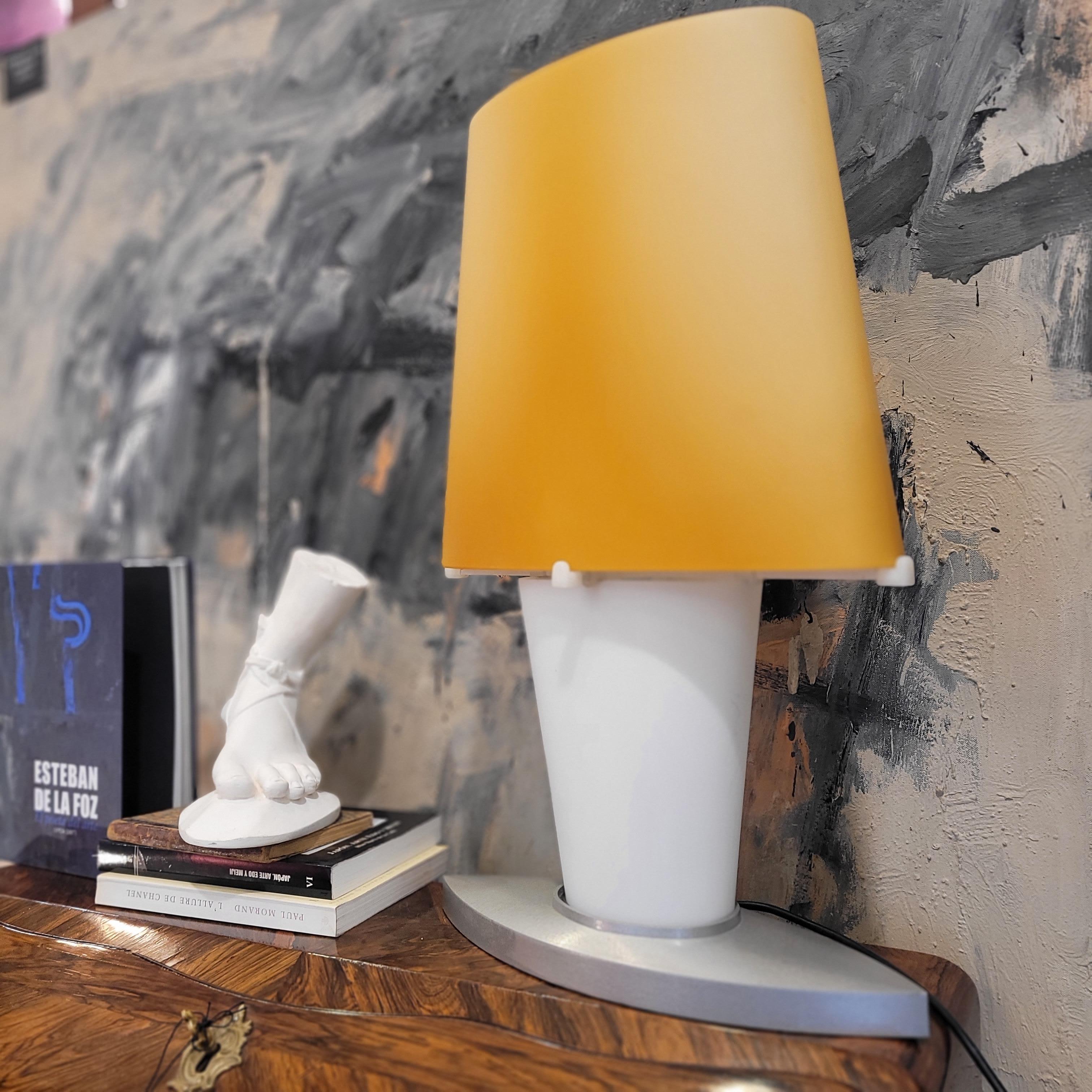 Fontana Arte ambra e bianco Lampada da tavolo italiana 