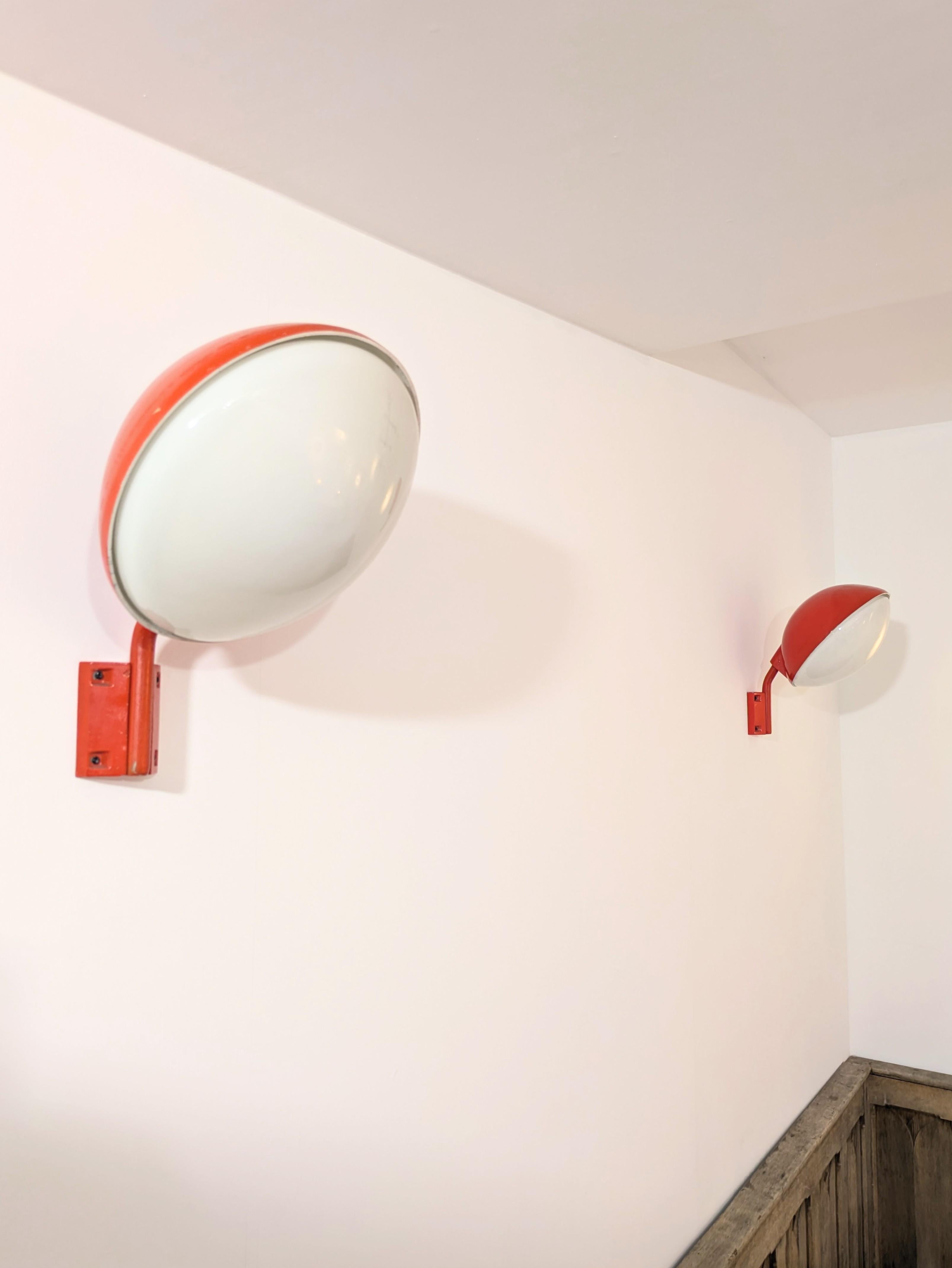 Alluminio Fontana arte e Candela, E770, applique rossa, vetro opalino di Murano, Italia, 1980 in vendita