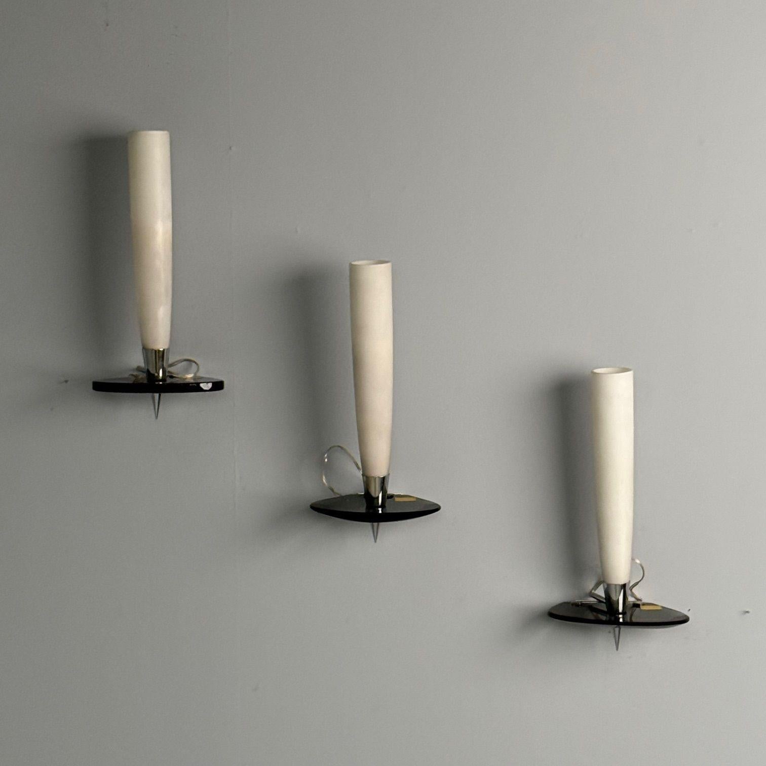 Fontana Arte Attr., Italienische Mid-Century-Modern-Wandleuchter, Chrom, Glas (Mitte des 20. Jahrhunderts) im Angebot