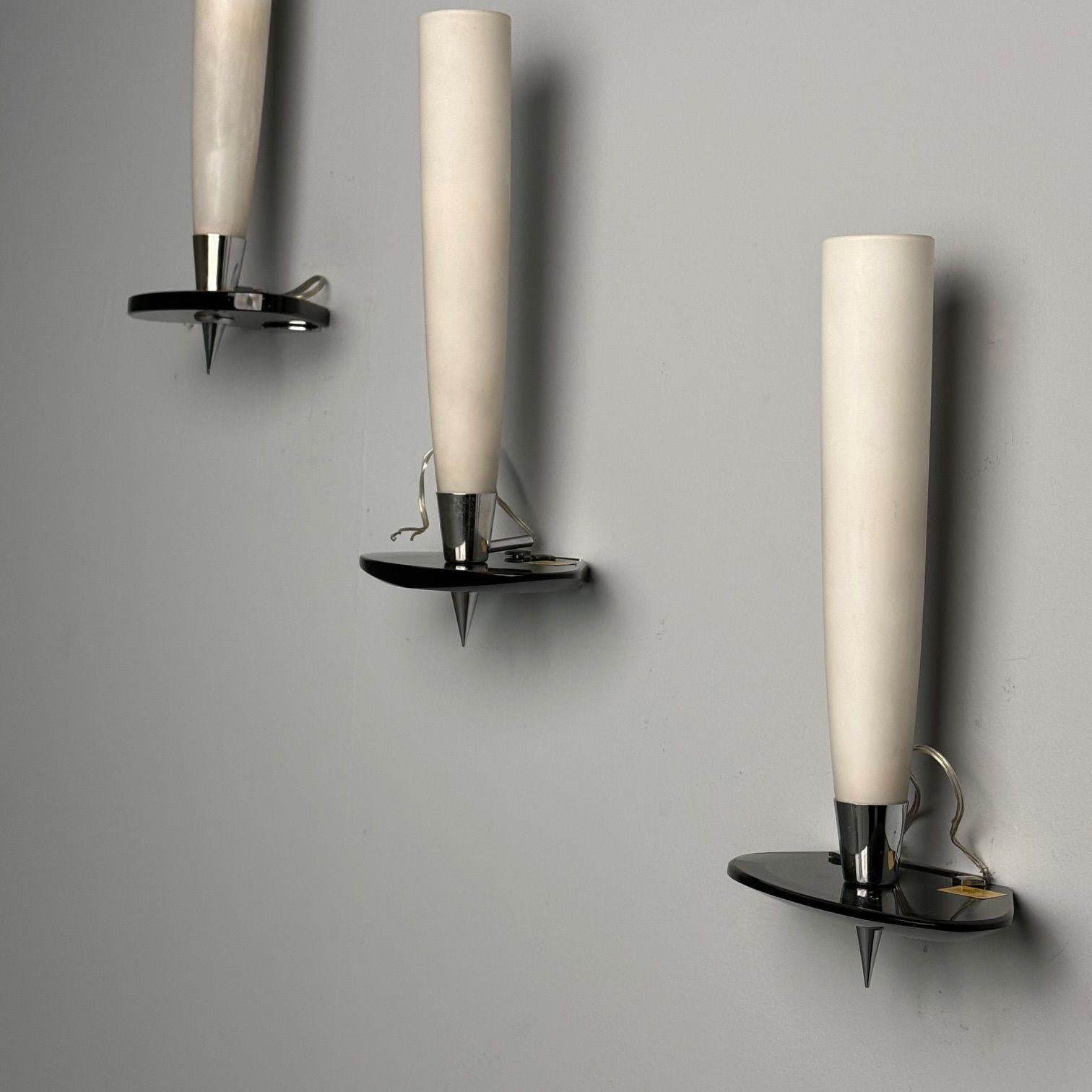 Fontana Arte Attr., Italienische Mid-Century-Modern-Wandleuchter, Chrom, Glas im Angebot 1