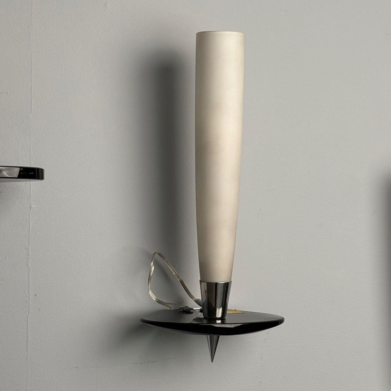 Fontana Arte Attr., Italienische Mid-Century-Modern-Wandleuchter, Chrom, Glas im Angebot 2