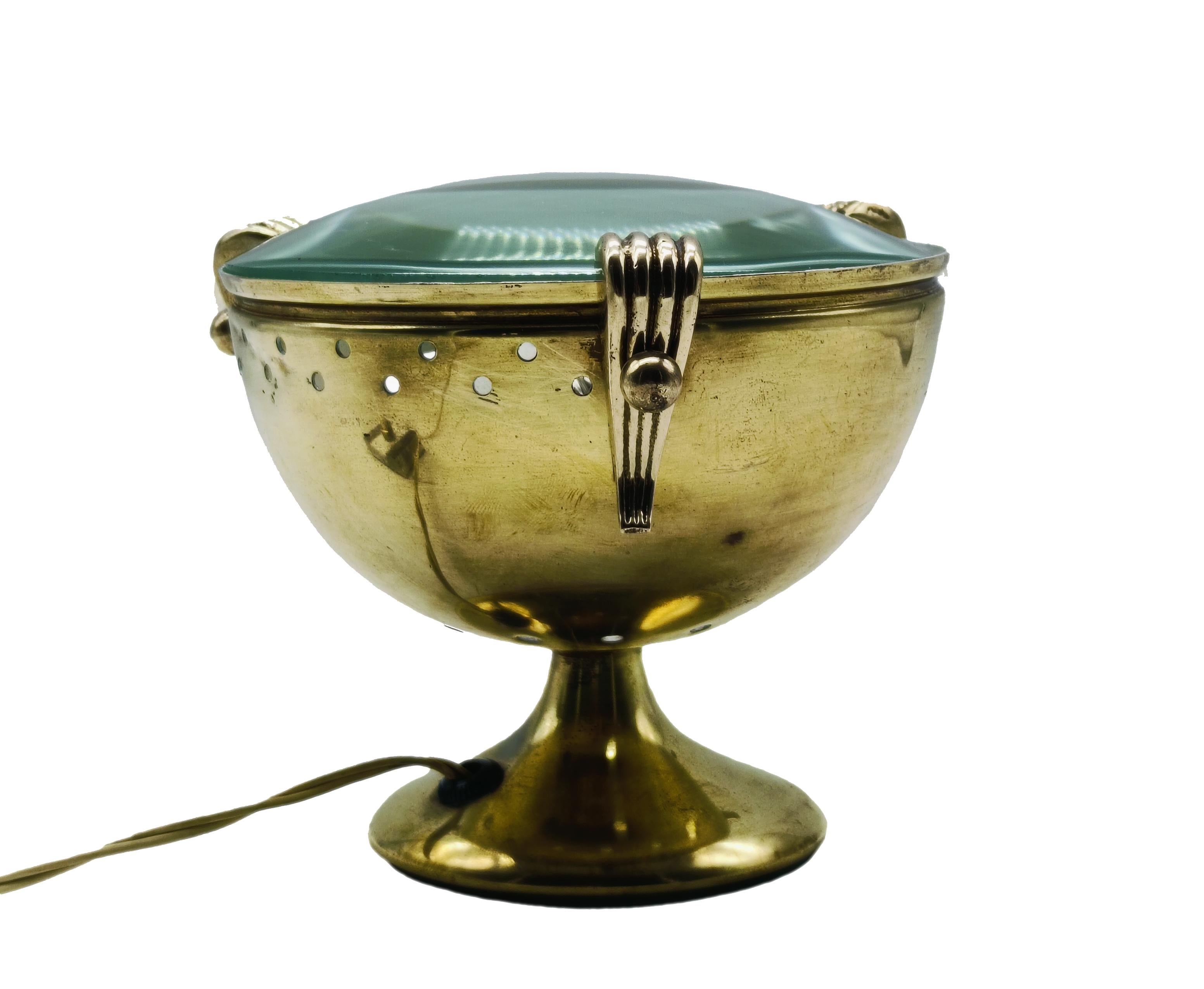 Mid-Century moderno Fontana Arte Attr. Lampada da Tavolo in Ottone a Forma di Calice, Italia 1950s in vendita
