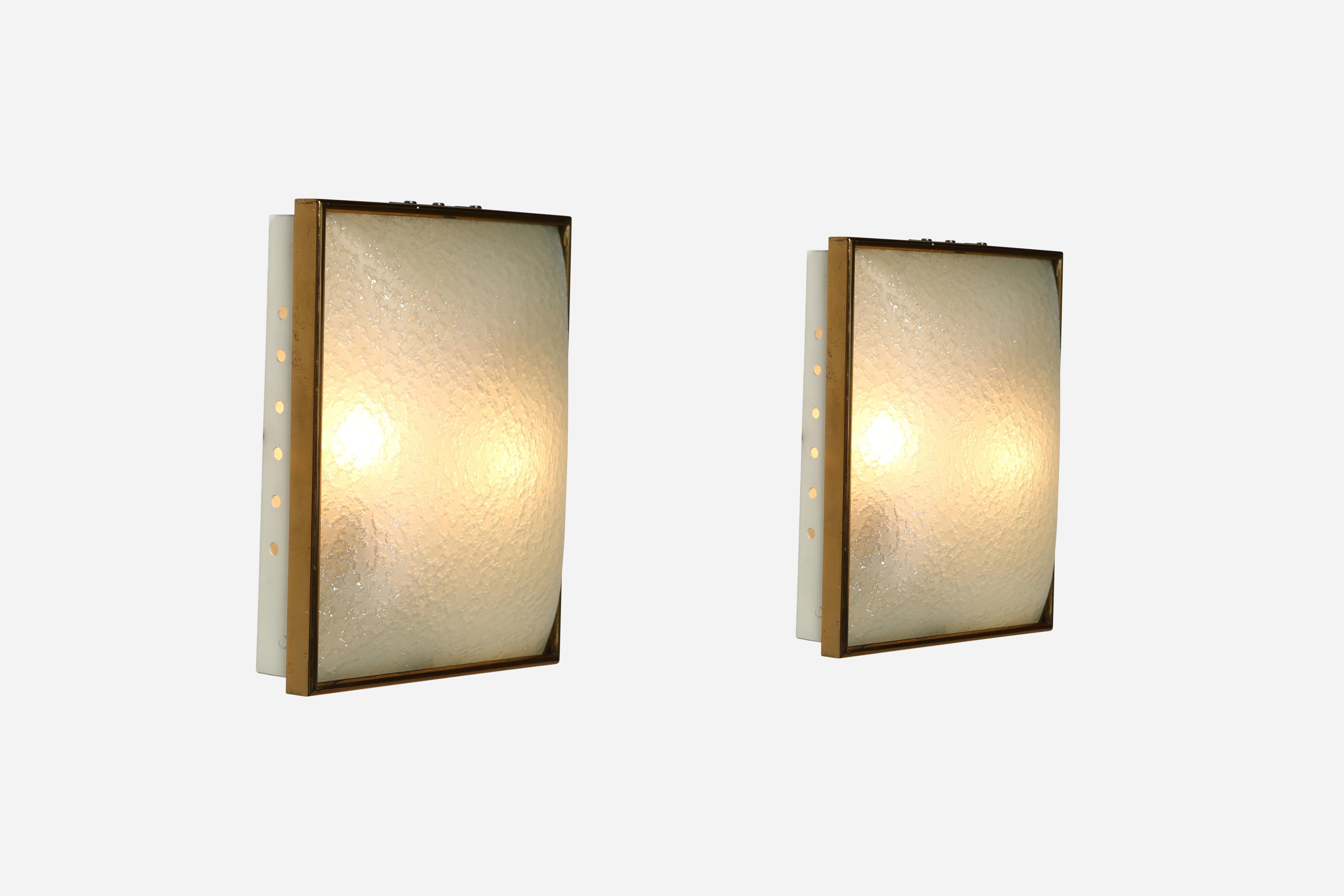 Fontana Arte attributed sconces, a pair.
Designed and manufactured in Italy 1960s.
Textured glass, brass, enameled metal.
Take 2 candelabra bulbs each.
Complimentary US rewiring upon request.
Priced and sold as a pair.

We take pride in bringing our