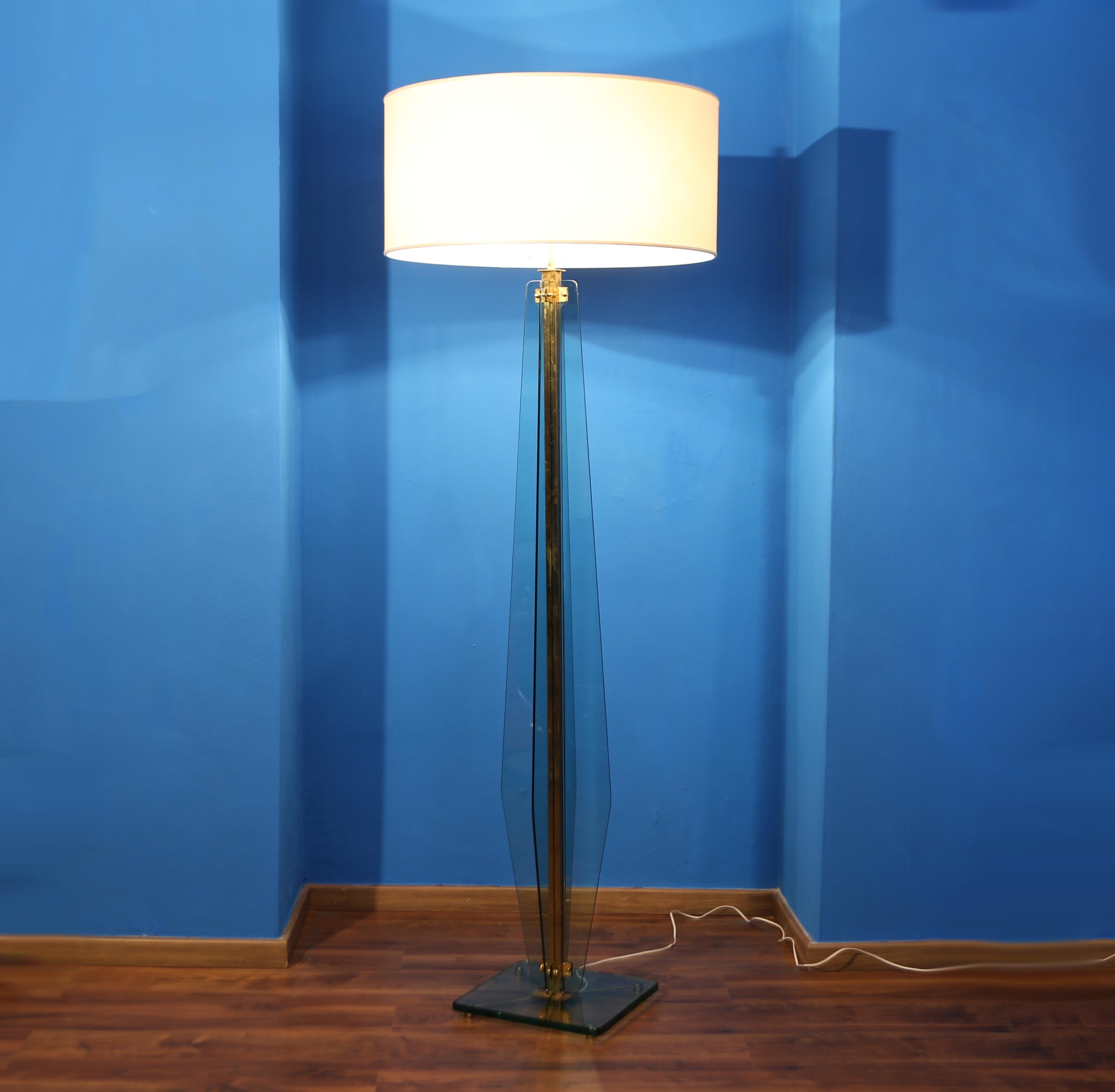 Mid-Century moderno Fontana Arte beautiful floor lamp in nile green glass in vendita