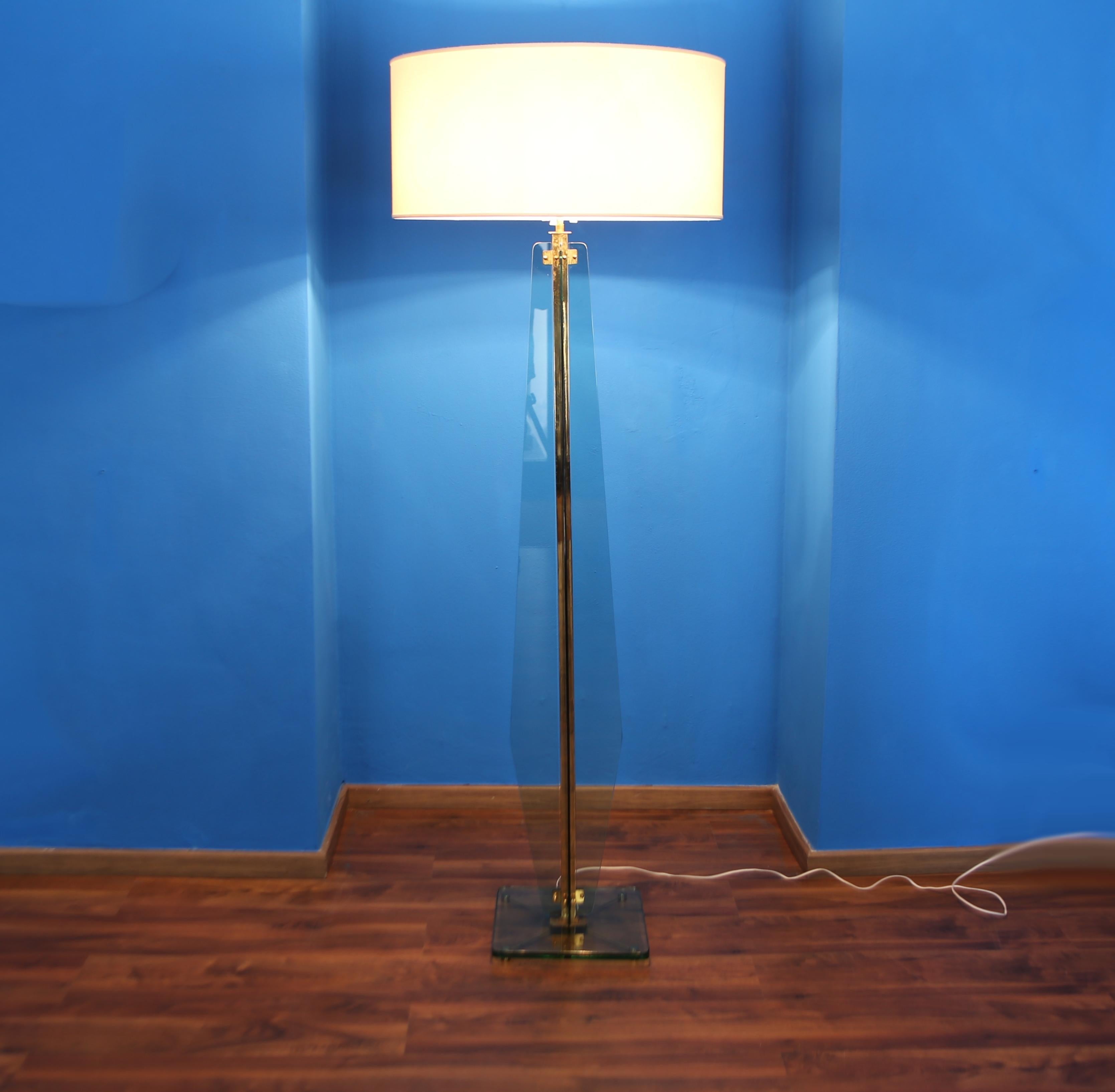 Italian Fontana Arte beautiful floor lamp in nile green glass in vendita