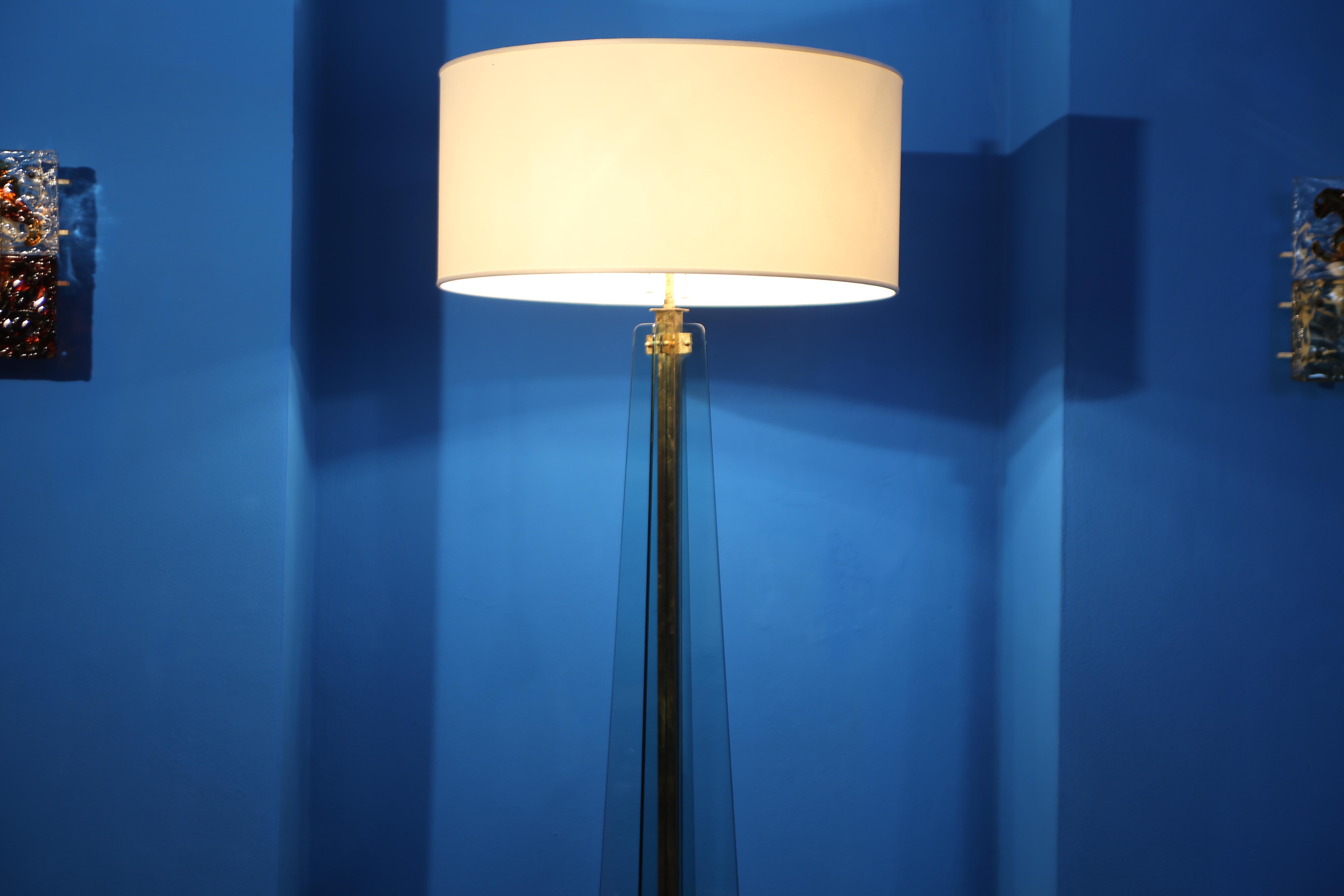 Fontana Arte beautiful floor lamp in nile green glass In condizioni ottime in vendita a Vigevano, PV