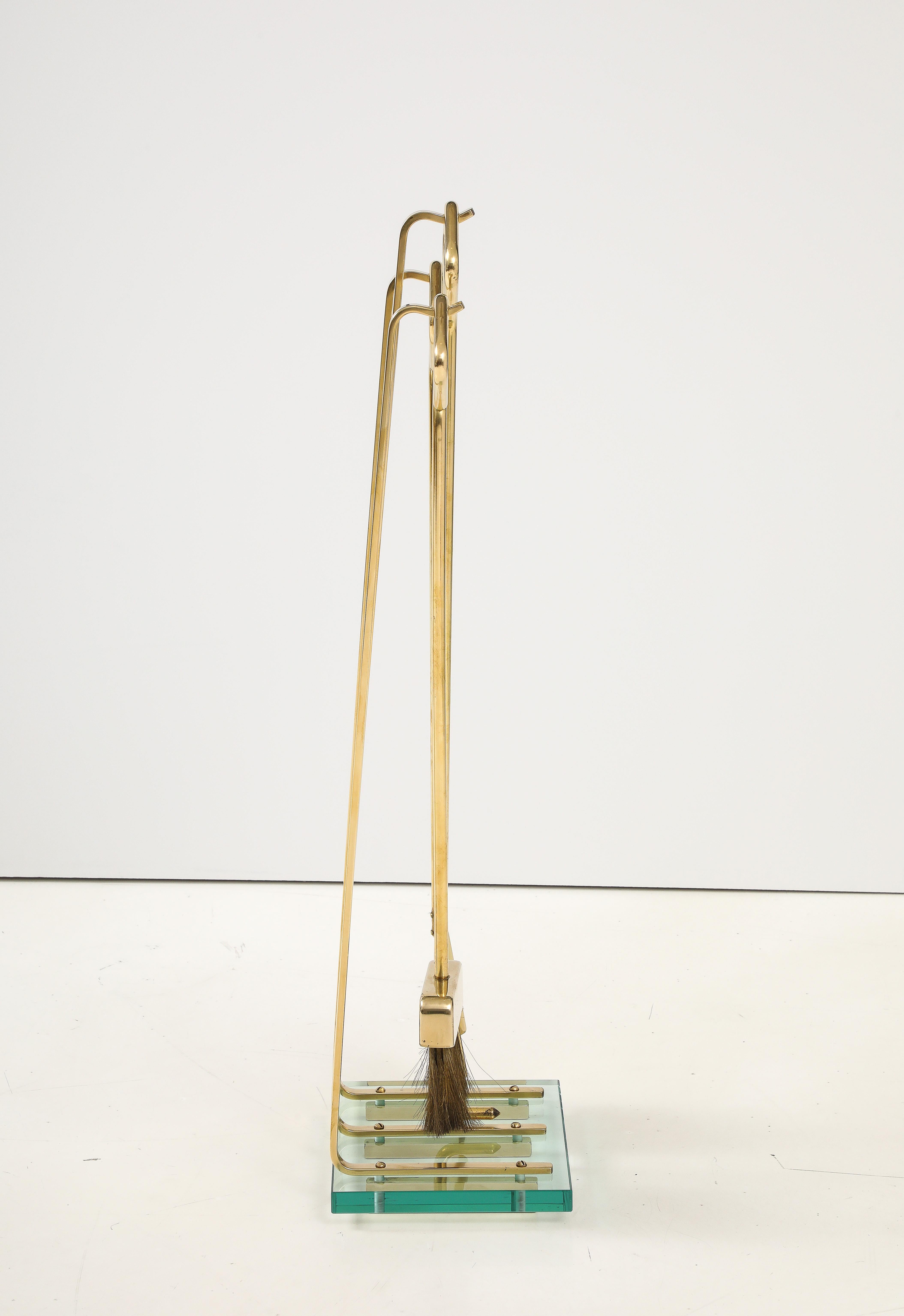 Modernistisches italienisches Kaminbesteck aus Messing und Glas von Fontana Arte (Ende des 20. Jahrhunderts) im Angebot