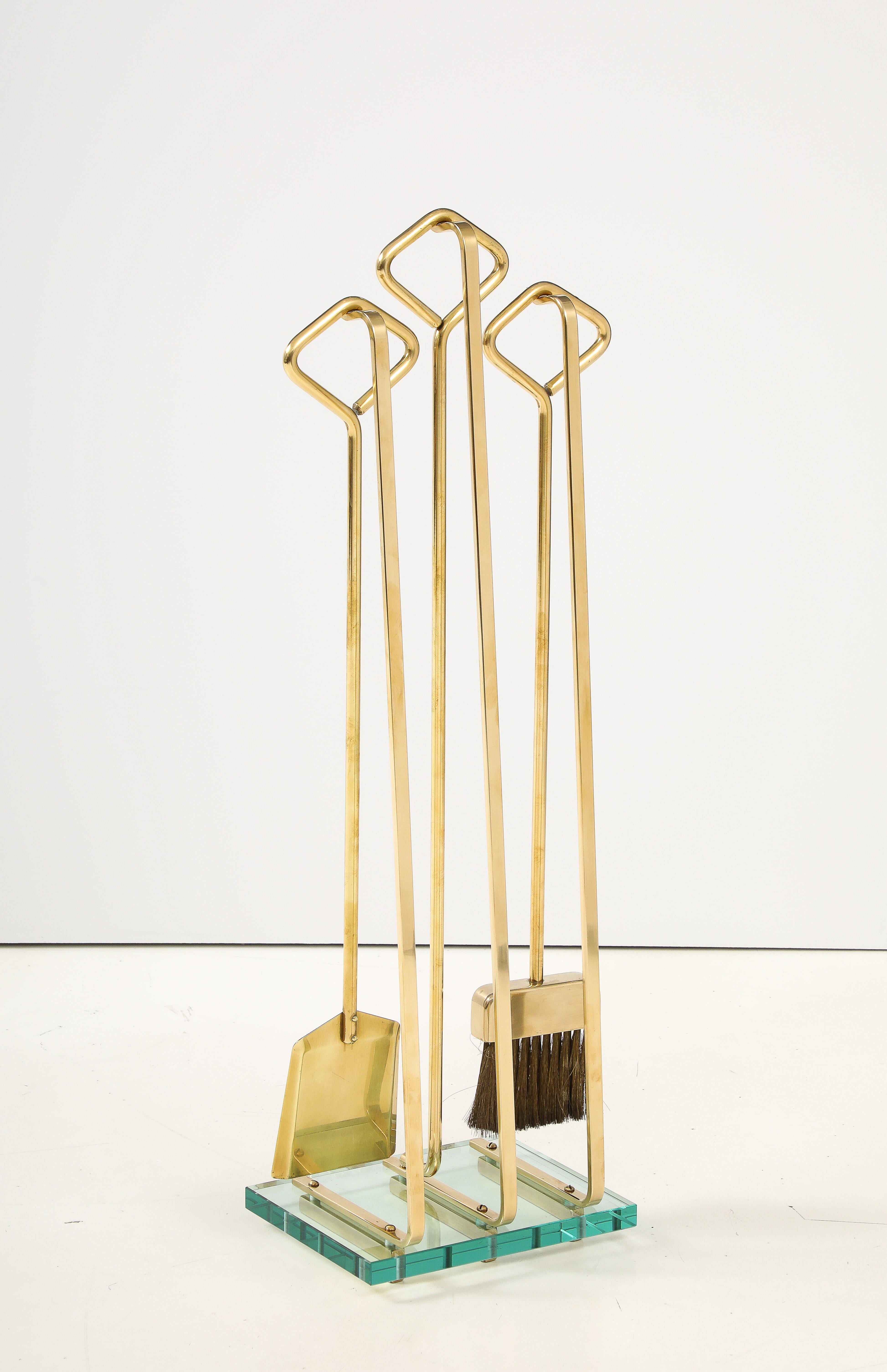 Modernistisches italienisches Kaminbesteck aus Messing und Glas von Fontana Arte im Angebot 1
