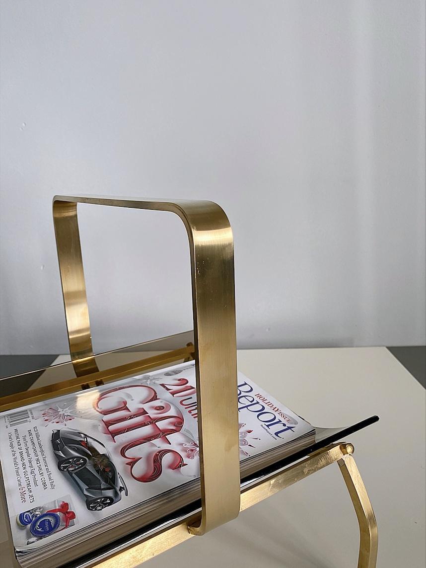 Brushed Fontana Arte Brass & Smoked Glass Magazine Rack Stand, 1960s, Italy For Sale