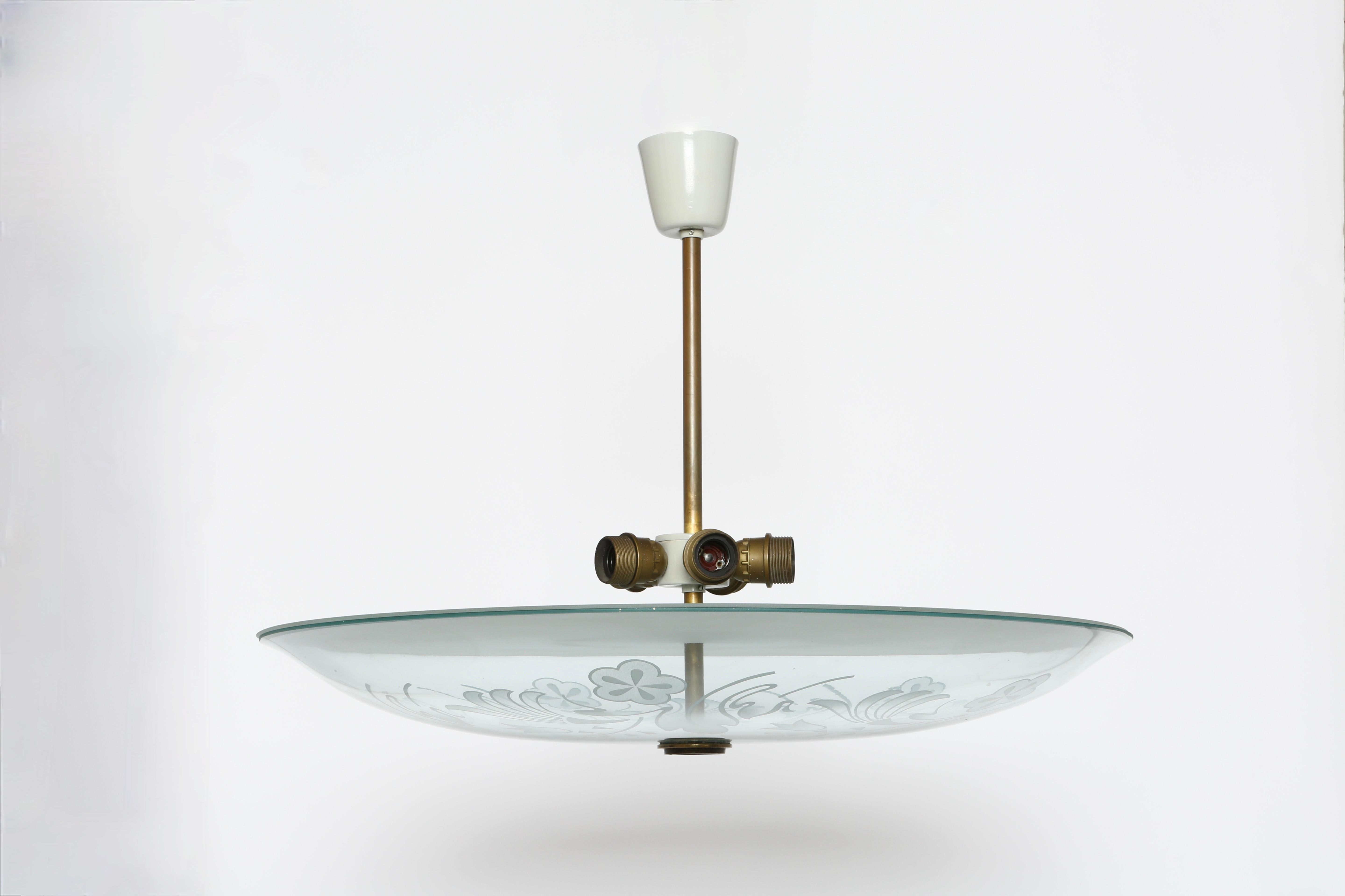 Milieu du XXe siècle Plafonnier à suspension Fontana Arte by Pietro Chiesa, Italie circa 1940s en vente