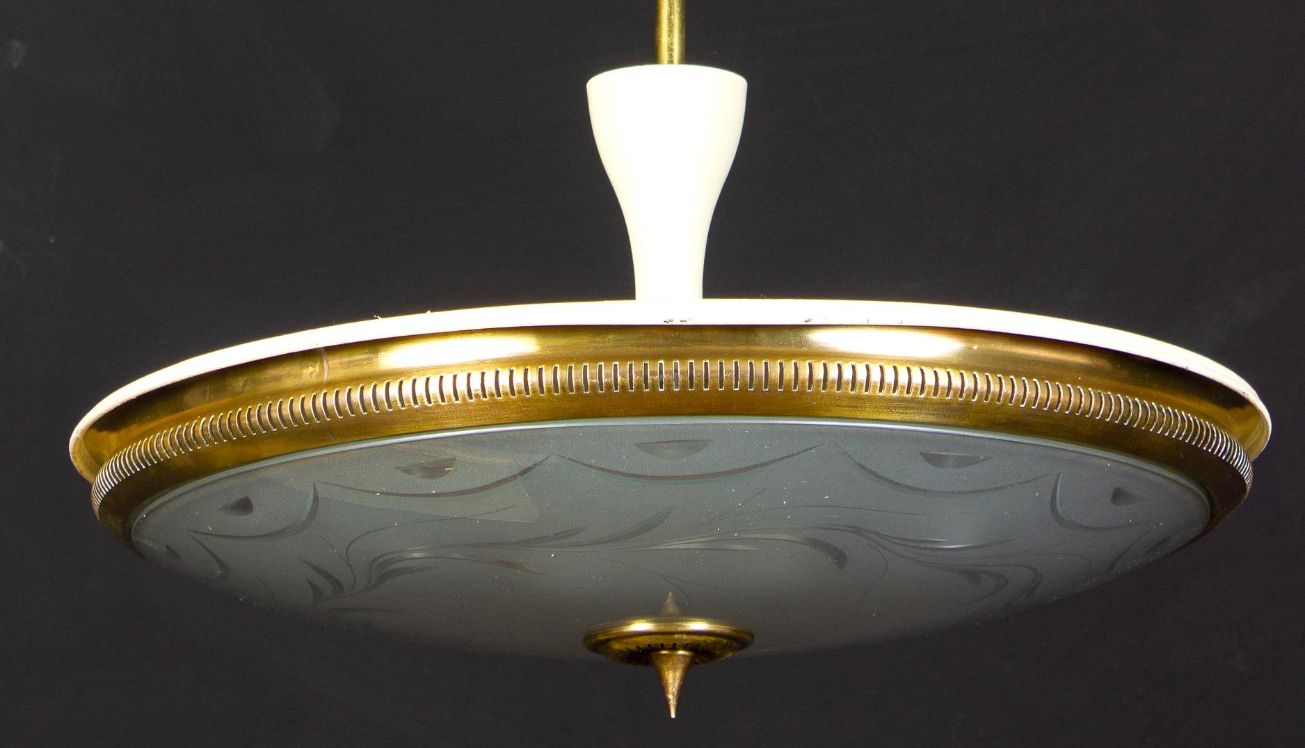 Rare and early pendant by Luigi Brusotti with a precious engravings on the crystal etched acid disc, supported by a partial ivory lacquered brass frame.
Brass finial, stem and ceiling cup.
Four Edison sized sockets.

  