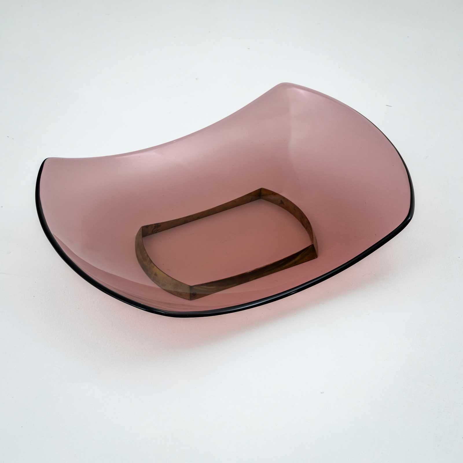 Italian Fontana Arte Centerpiece in Rosé Glass and Brass, Italy, c. 1956 For Sale