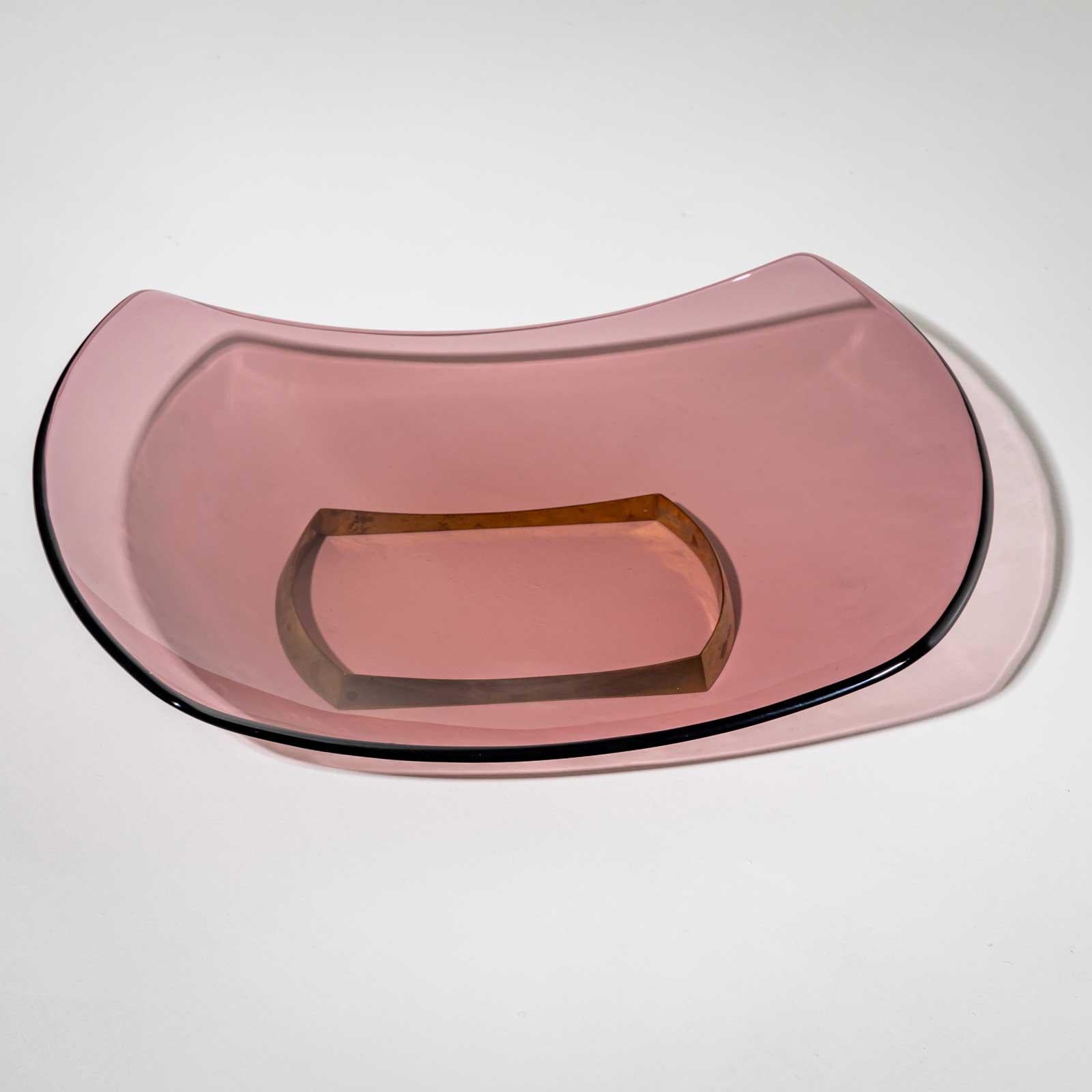Fontana Arte Centerpiece in Rosé Glass and Brass, Italy, c. 1956 For Sale 1