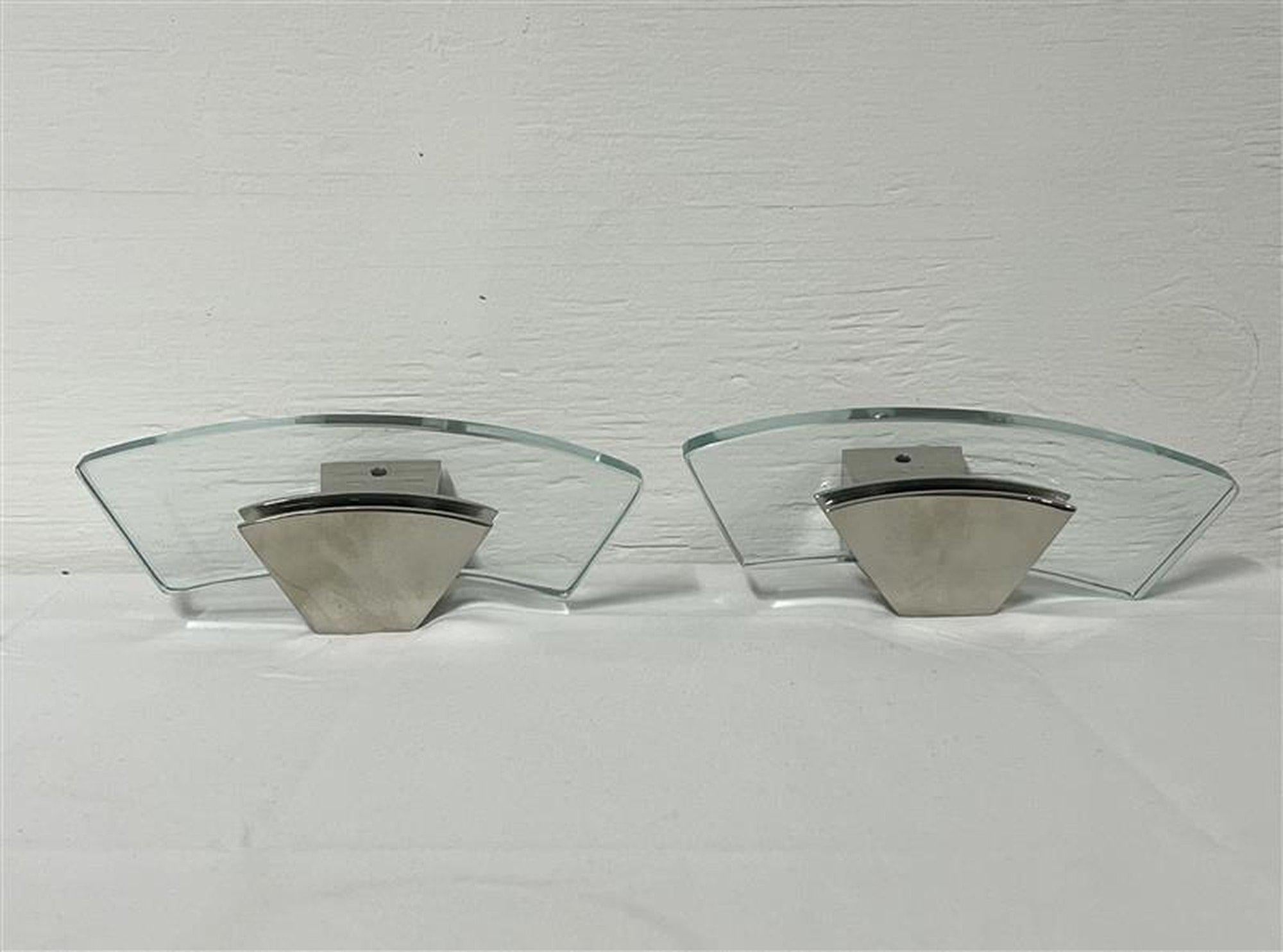Coppia di appendiabiti originali Max Ingrand per Fontana Arte, Italia, 1960.  
mod. 1779
Ottone nichelato e vetro smussato. 

Letteratura: Quaderni di Fontana Arte, n. 2, p. 46.