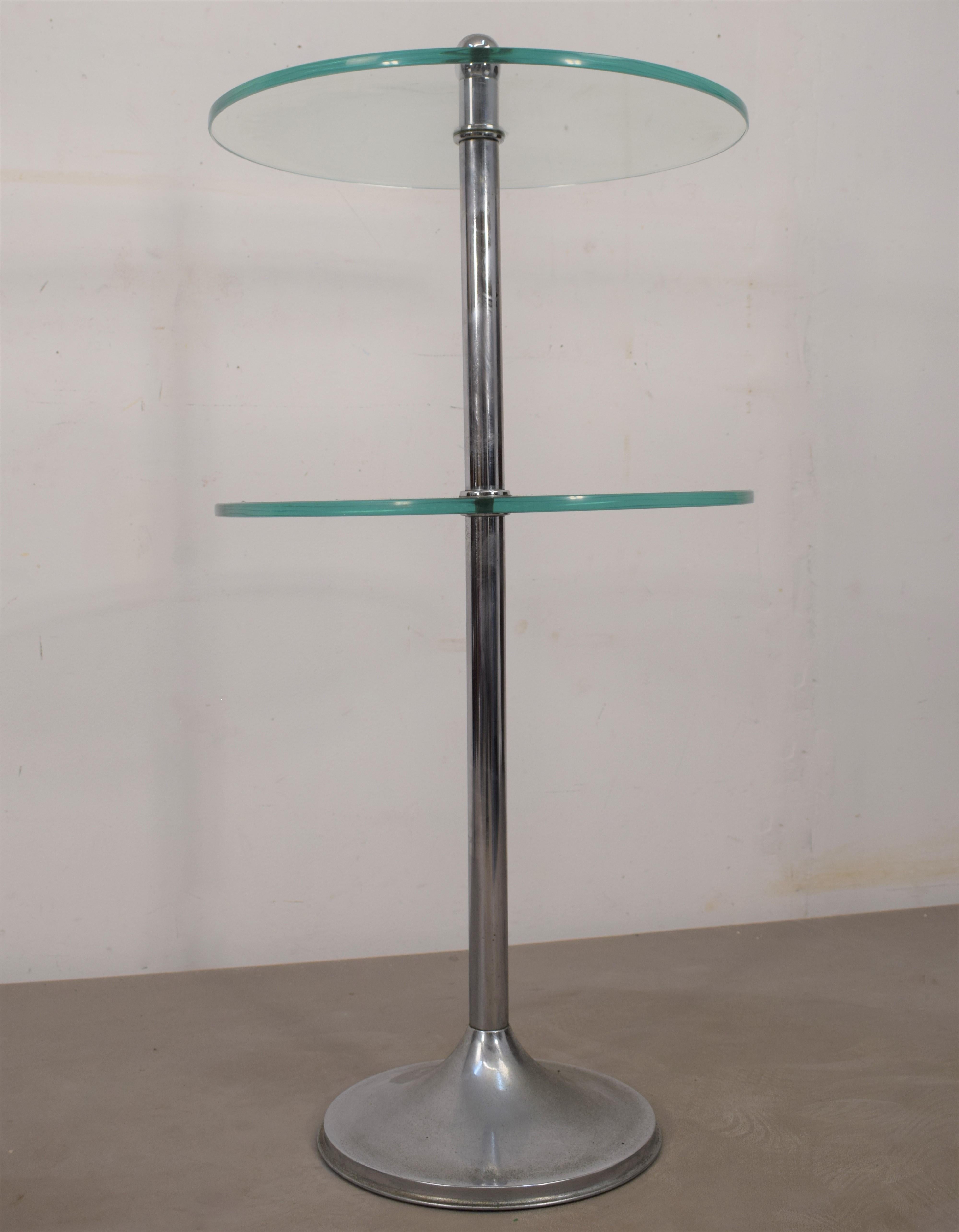 Fontana Arte coffee table, 1970s.
Dimensions: H=76 cm; D= 40 cm.
Small defect in a glass.