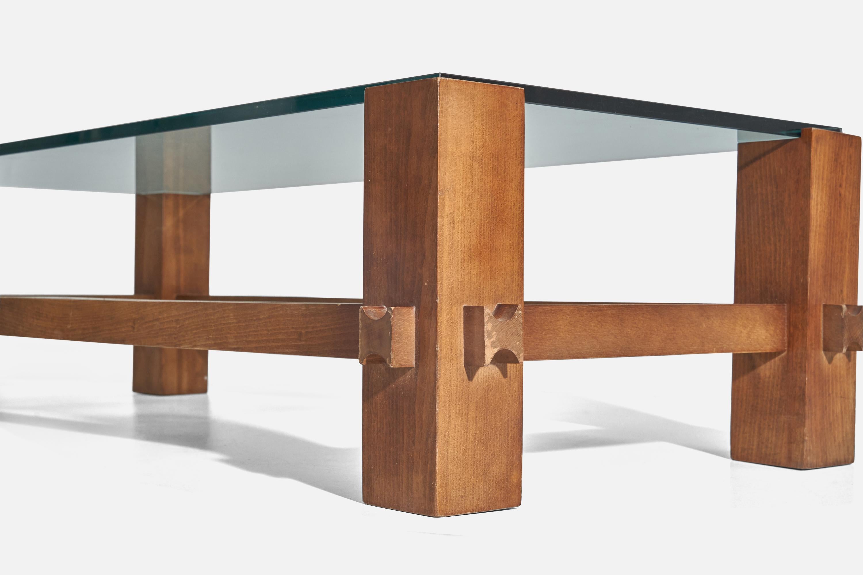Fontana Arte, Coffee Table Mod. 2461, Walnut, Crystal, Italy, 1960s In Good Condition For Sale In High Point, NC