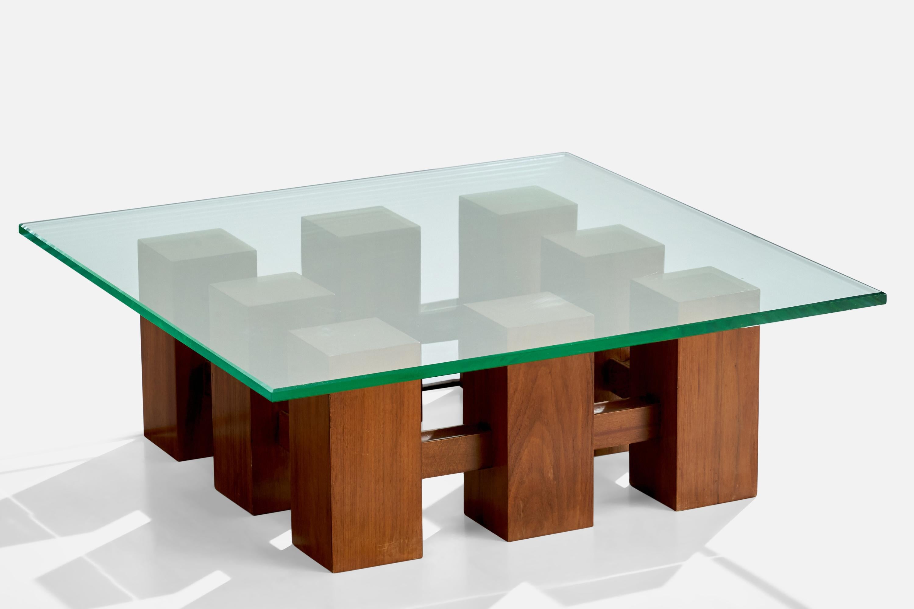 A walnut and glass coffee table produced by Fontana Arte, Italy, 1960s.

Documented in the biannual catalogue no. 2, Fontana Arte, Milan 1962.