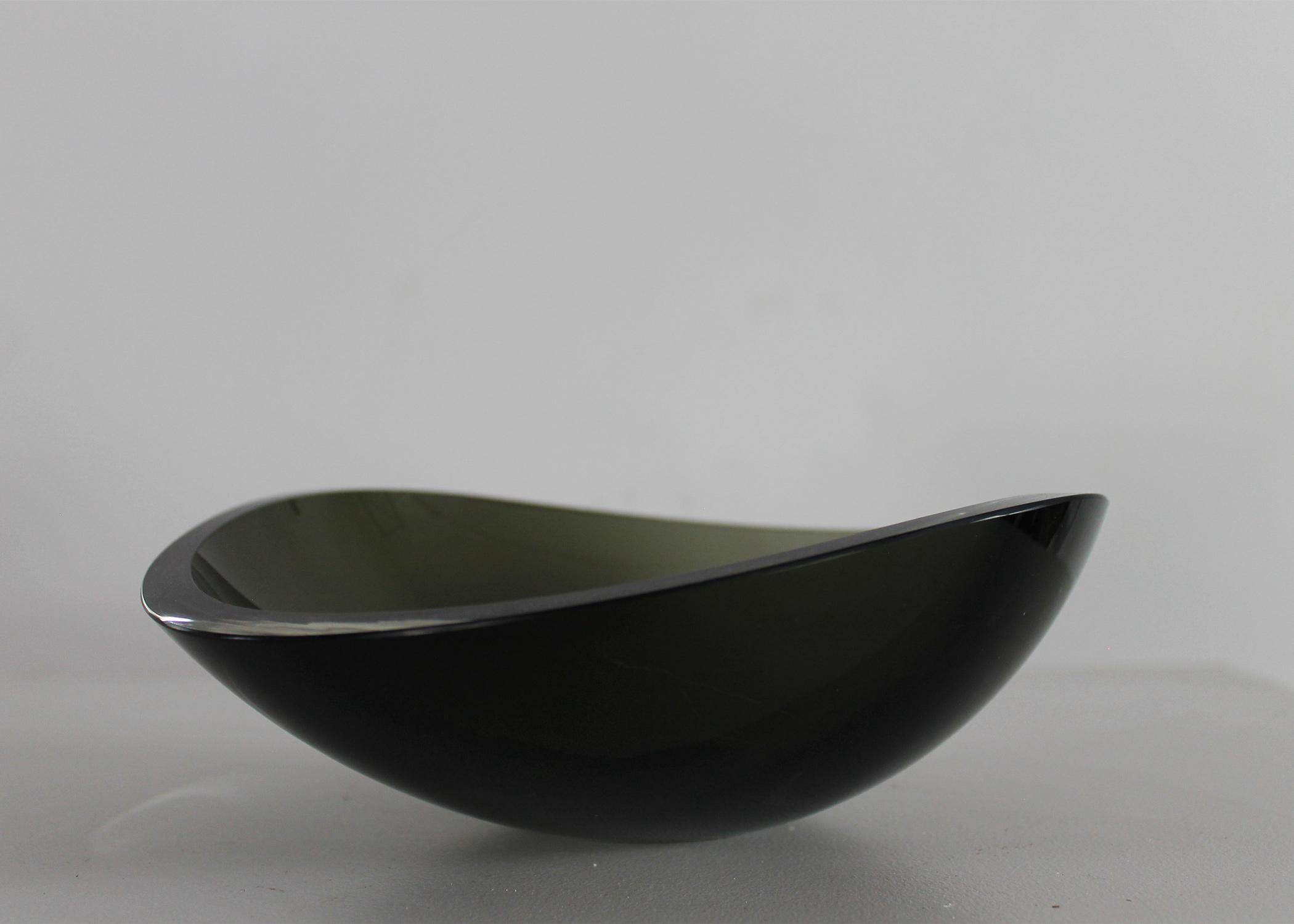 Dekorative Ablageschale aus schwarzem Rauchglas, Fontana Arte zur Verfügung gestellt, 1970er Jahre (Sonstiges) im Angebot