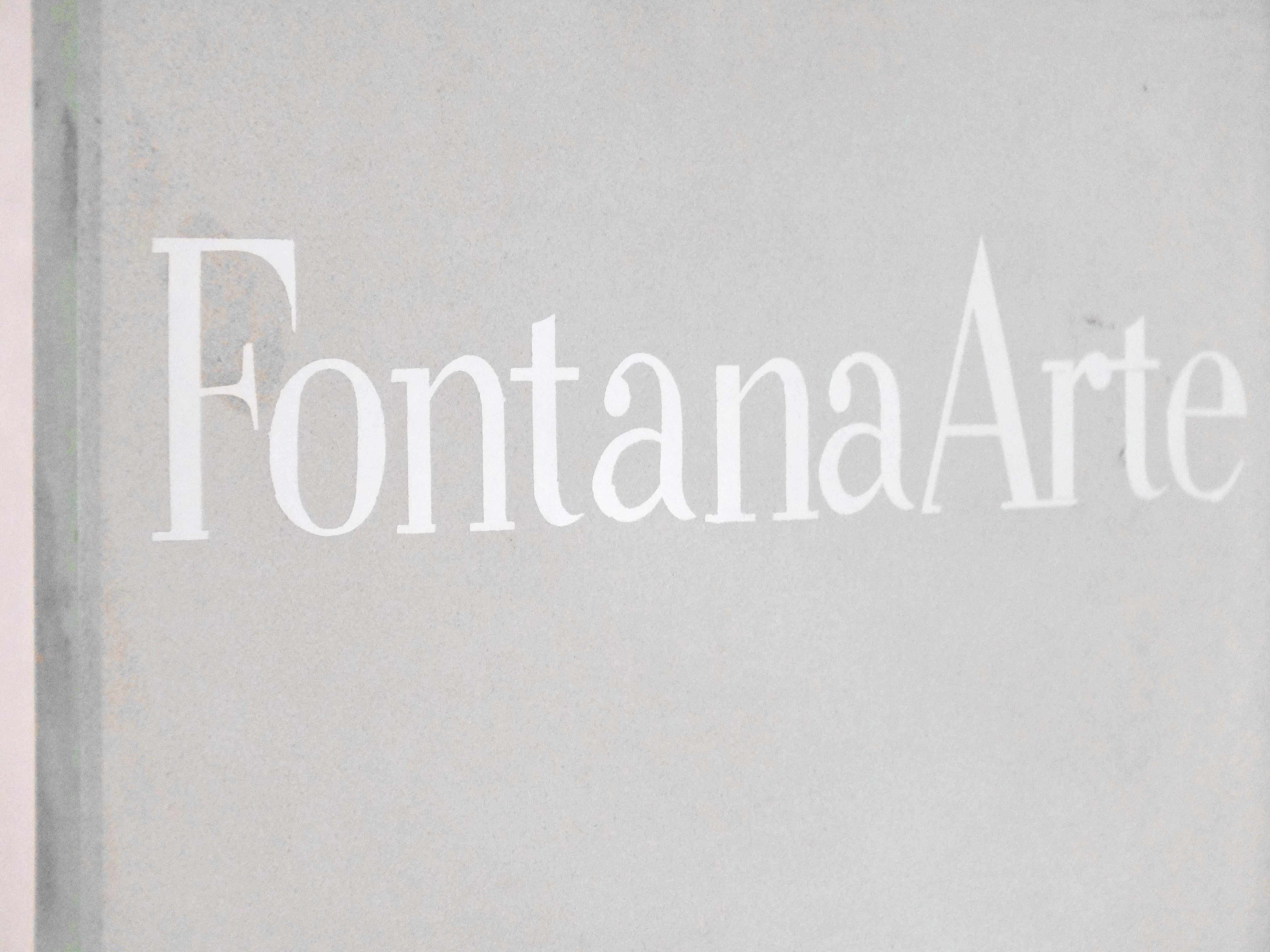 Fontana Arte diseño muy raro Grabado  carteles de mesa de cristal para galería años '80 Moderno de mediados de siglo en venta