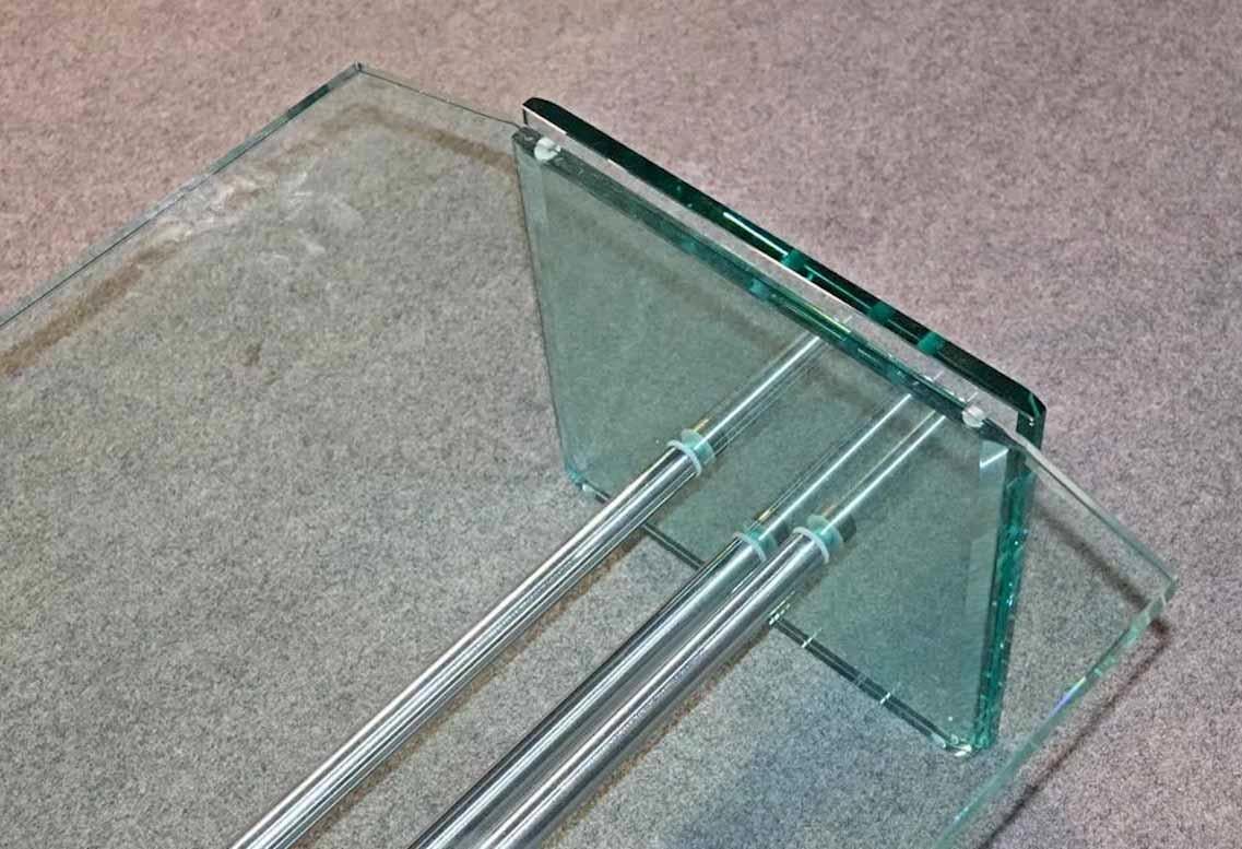 Fontana Arte Designed Glass Table In Good Condition For Sale In Brooklyn, NY