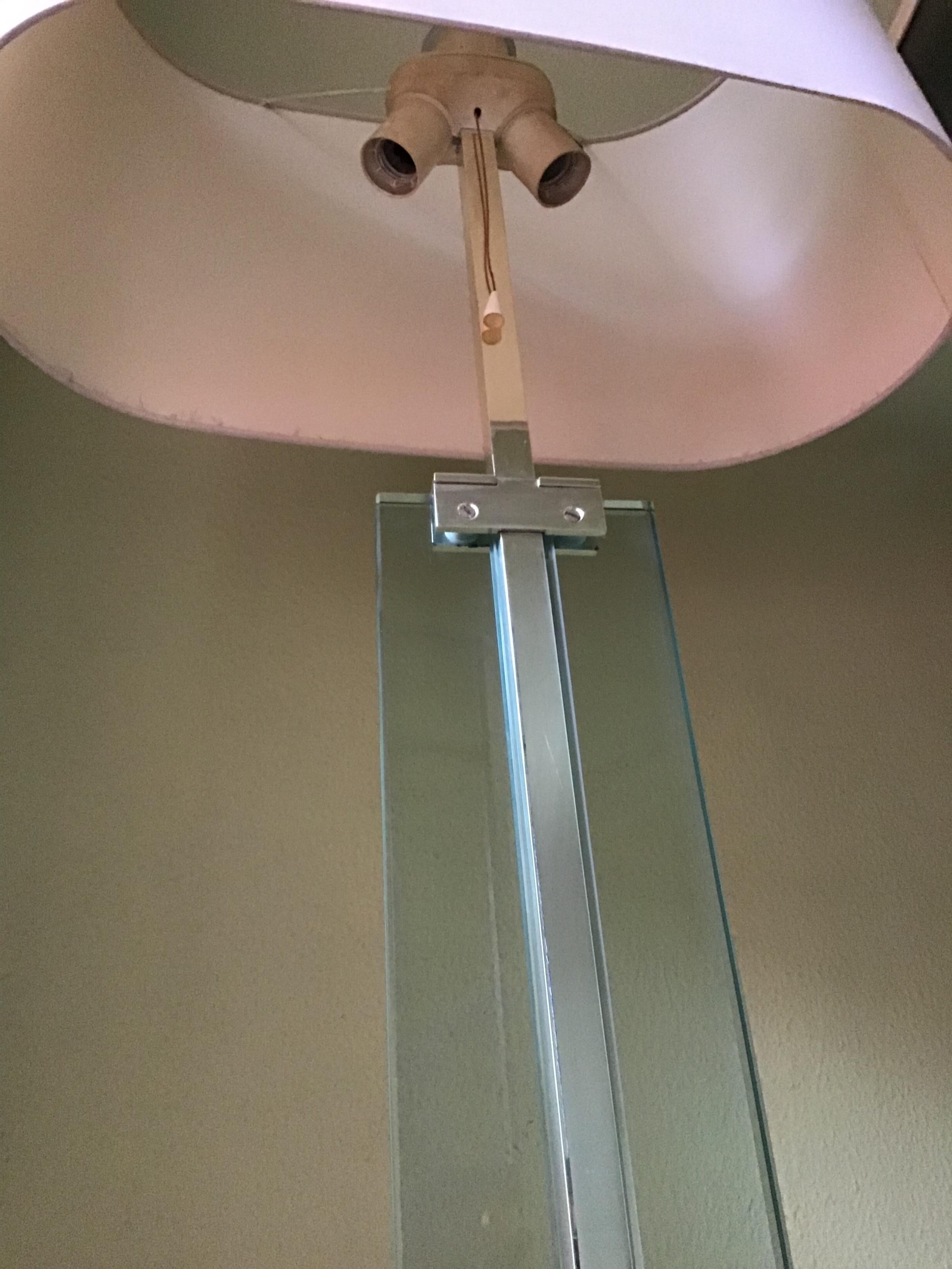 italien Lampadaire Fontana Arte 1960 Laiton chromé Verre Abat-jour en tissu Italie