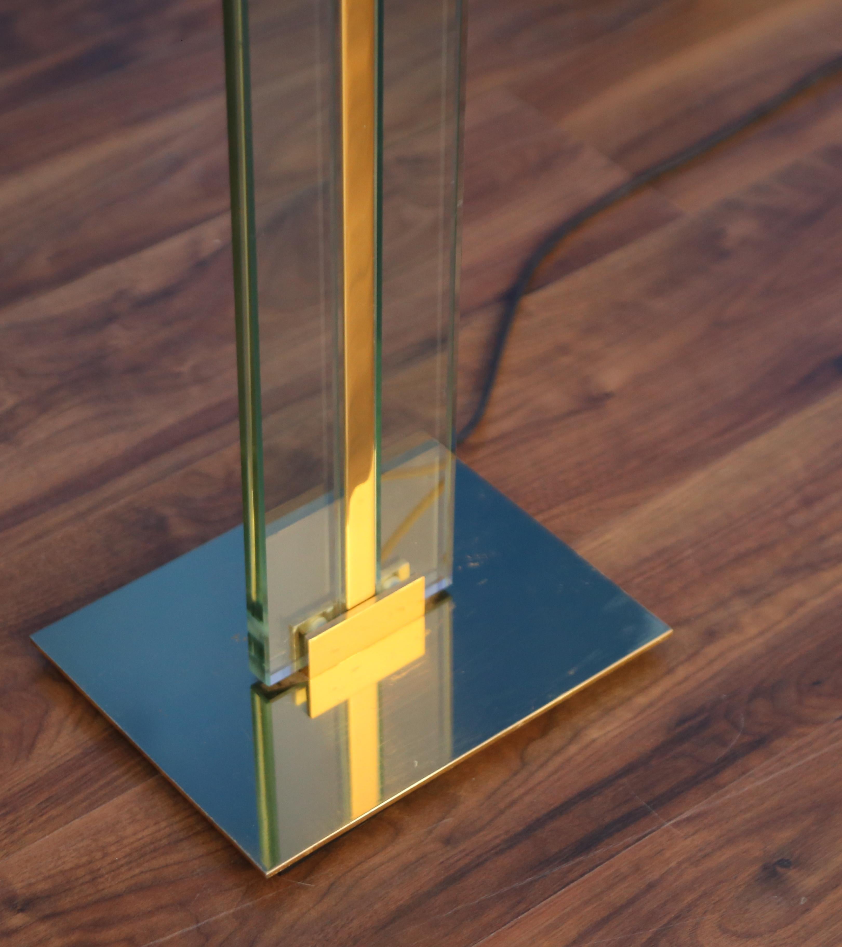 Lámpara de pie Fontana Arte de cristal y latón de los años 60 Italian en venta
