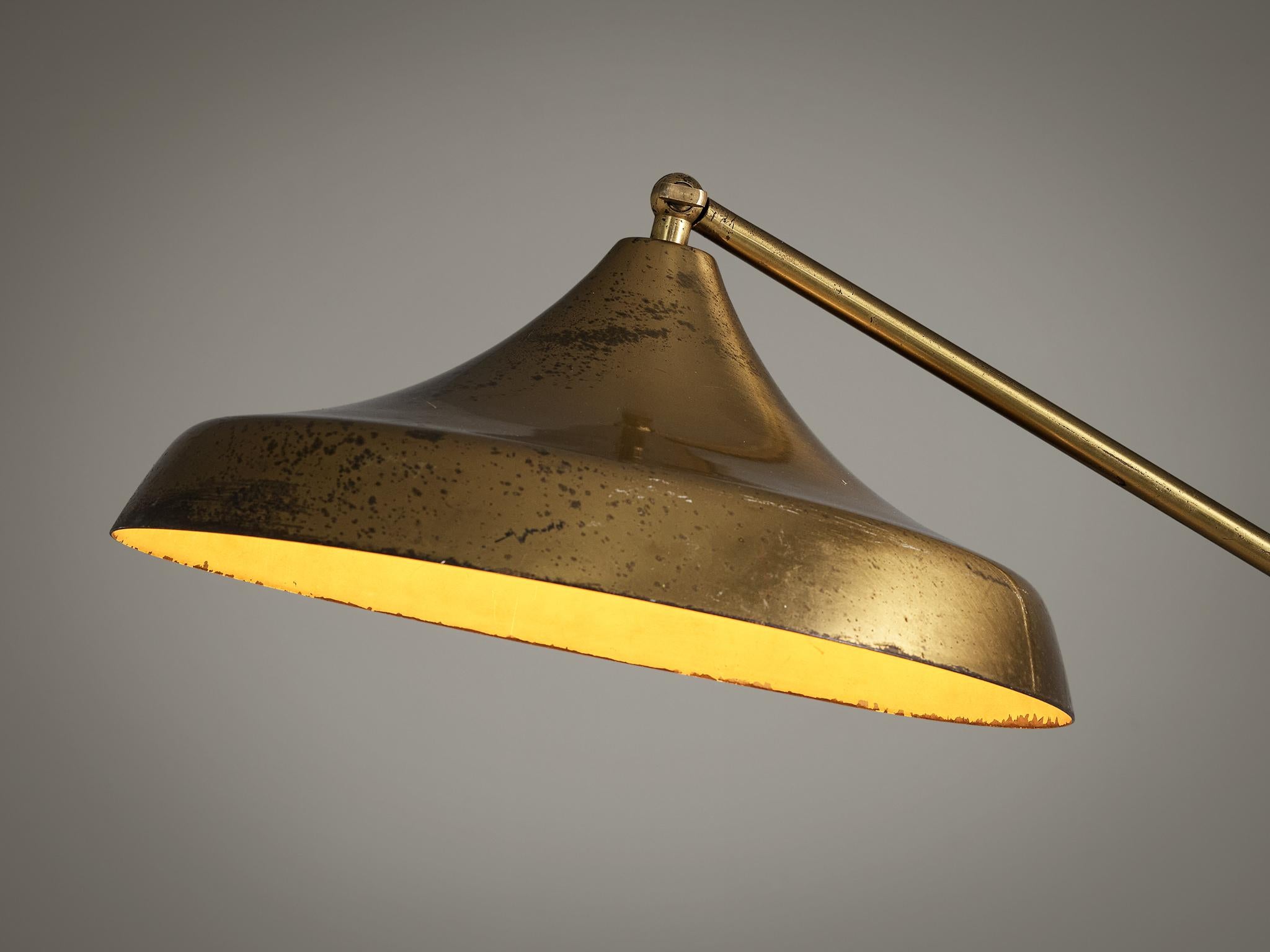 Mid-Century Modern Fontana Arte Floor Lamp in Patinated Brass and Glass For Sale