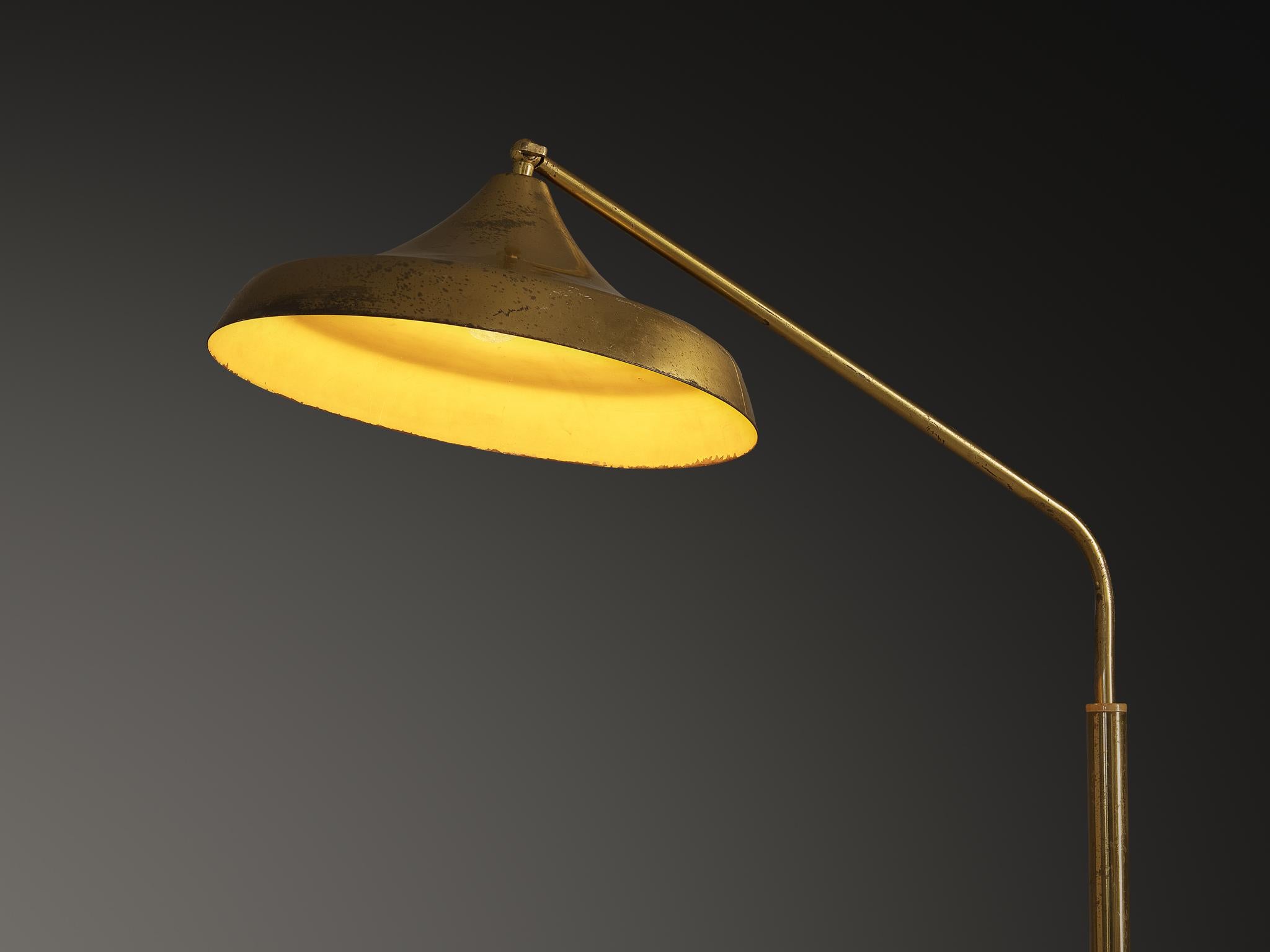 Lámpara de pie Fontana Arte de latón patinado y cristal mediados del siglo XX