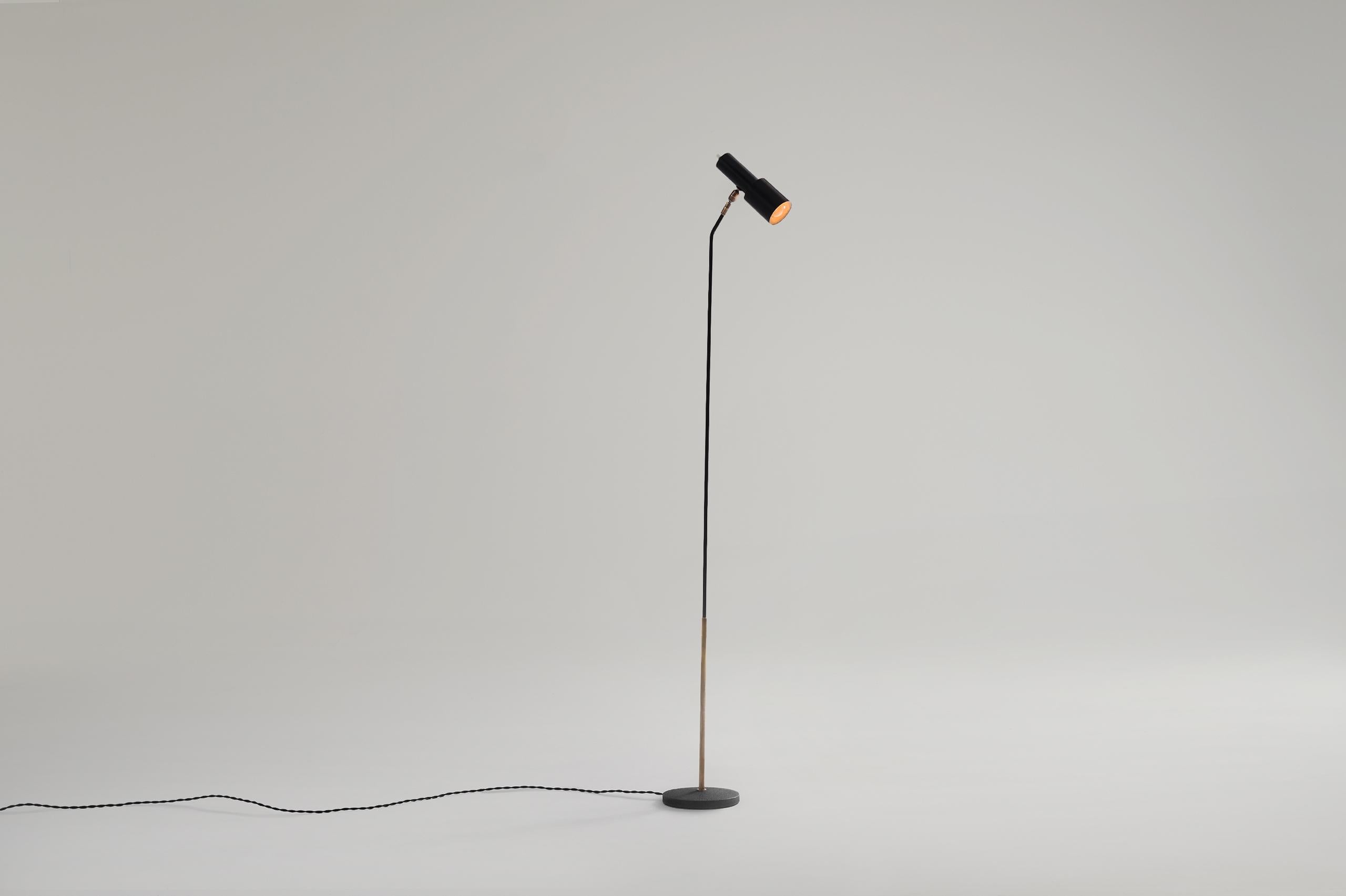 Rare floor lamp 'mod. 1968' by Fontana Arte, Italy, 1960s. Sophisticated design with beautiful refined details. The lamp is constructed out of brass; black lacquered and polished. The round cast iron base is finished with wrinkle lacquer, typical