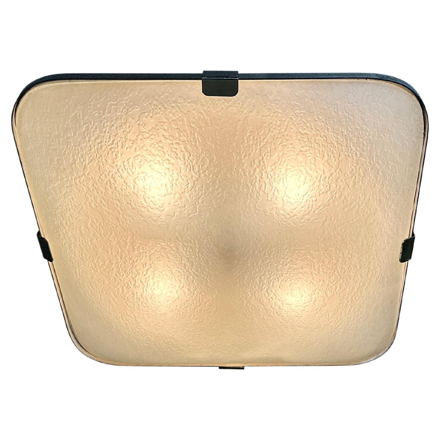 Lámpara de techo Fontana Arte modelo 1485
Diseñado y fabricado en Italia en la década de 1960
Admite 4 bombillas de casquillo mediano.
Recableado estadounidense gratuito previa solicitud.
El precio es por 1 luz.
2 luces disponibles