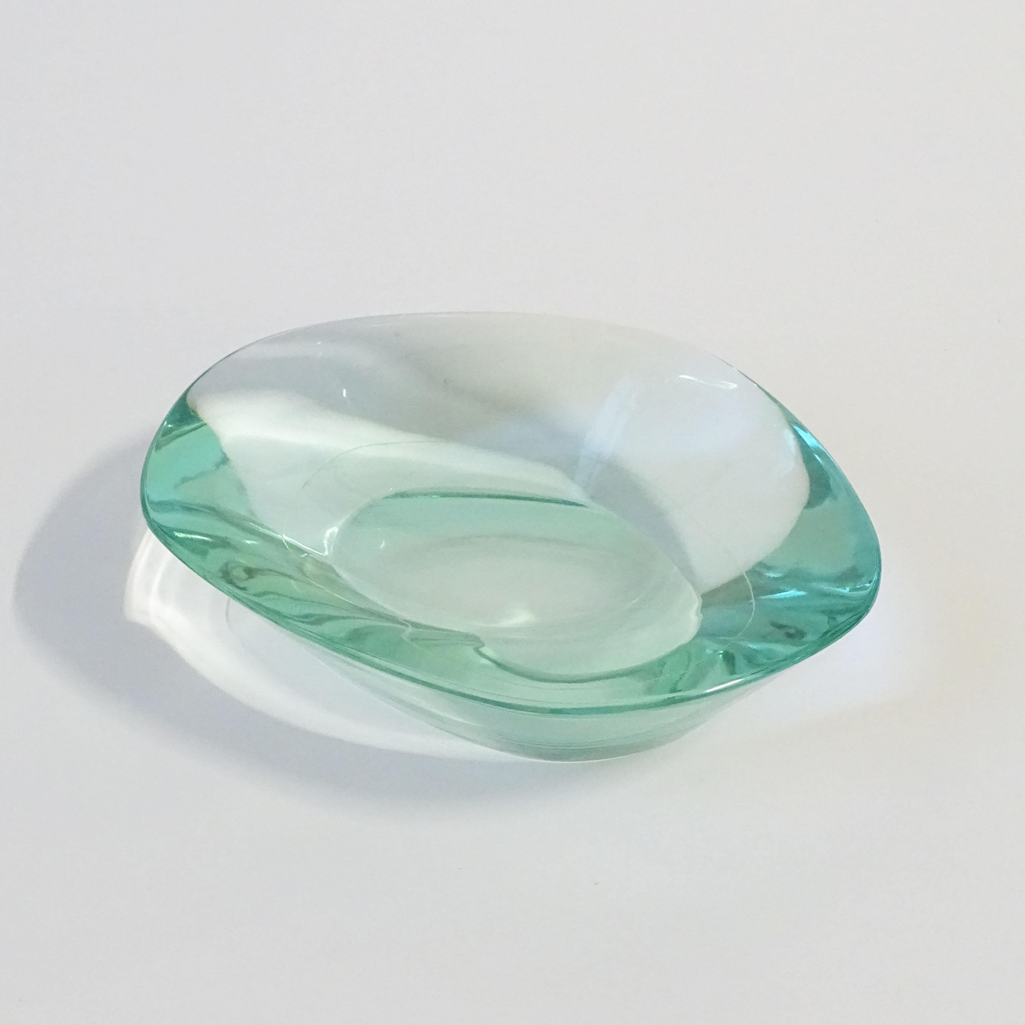 Fontana Arte freeform glass ashtray, Italy 1950s In Excellent Condition For Sale In Milan, IT