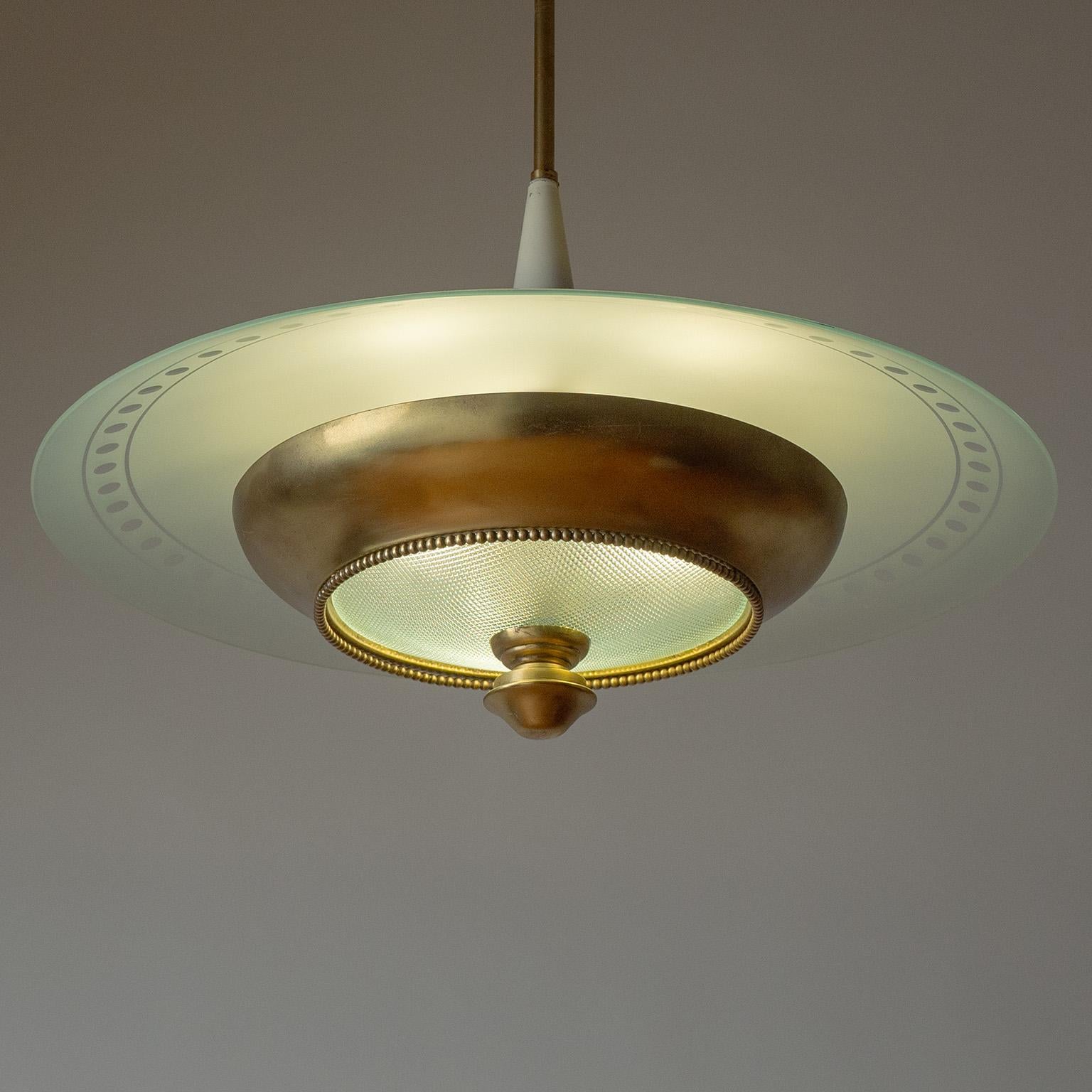 Italiano Lampadario in vetro e ottone di Fontana Arte, anni '40 in vendita
