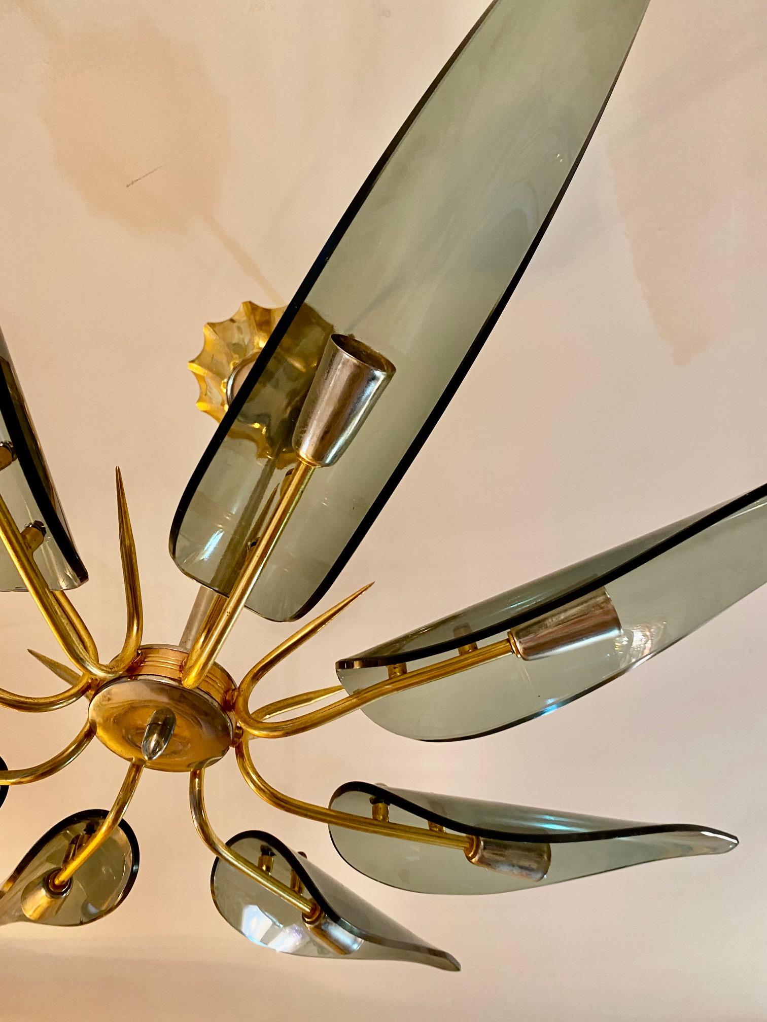 Mid-Century Modern Fontana Arte Attr Glass Chandelier 8 Leaves gilt gold , italie 1960 For Sale