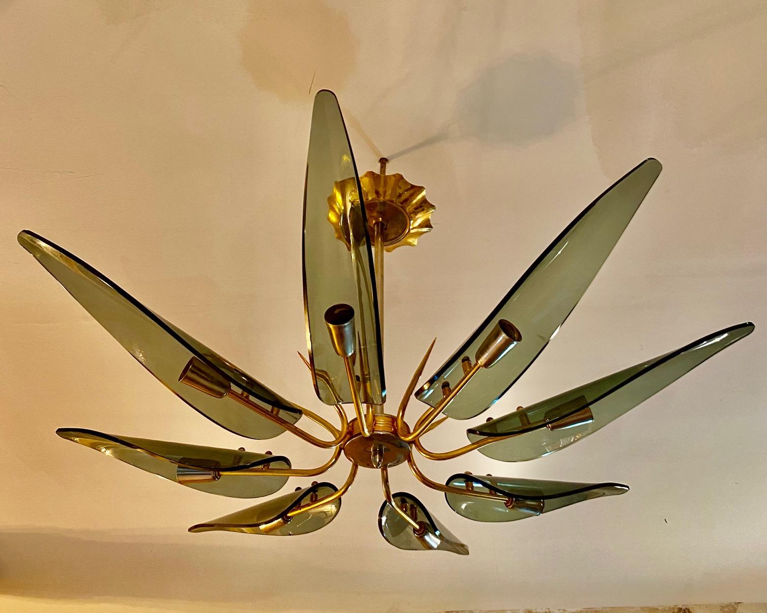 Fontana Arte Attr Glass Chandelier 8 Leaves gilt gold , italie 1960 In Good Condition For Sale In DÉNIA, ES