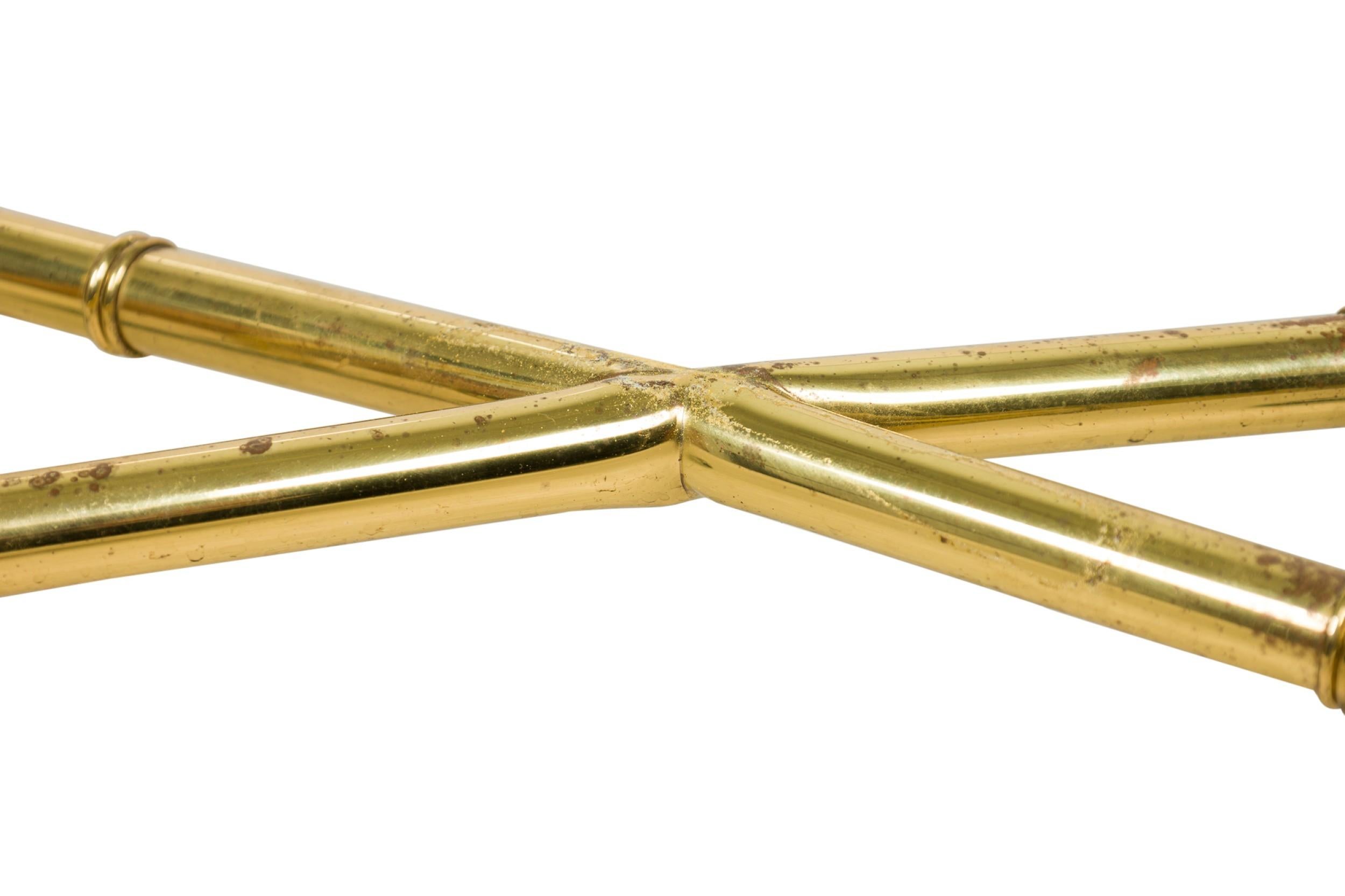 Fontana Arte Italienisch Mitte des Jahrhunderts Messing und Glas Low / Couchtisch im Angebot 3