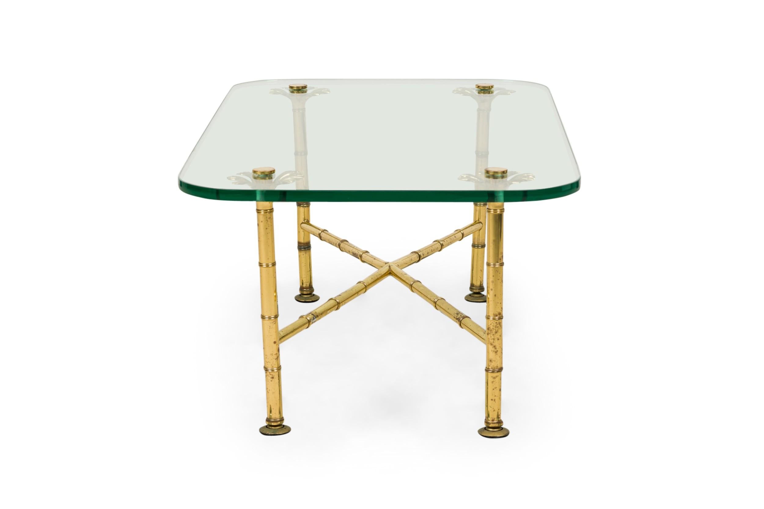 Mid-Century Modern Tables basses/tables basses italiennes Fontana Arte en laiton et verre du milieu du siècle dernier en vente