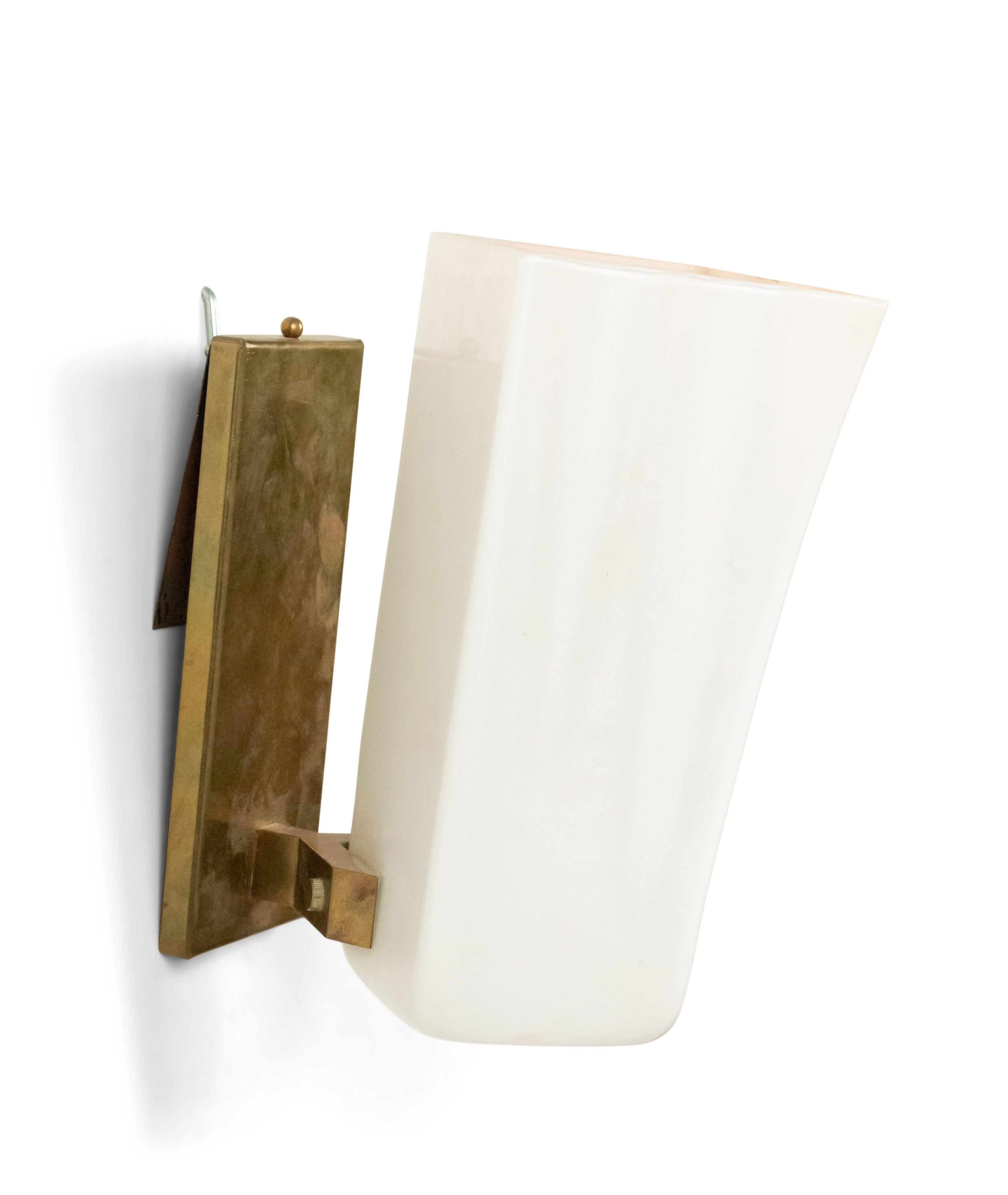 Mid-Century Modern Fontana Arte Italian Mid-Century Murano Incalmato Glass Wall Sconces For Sale