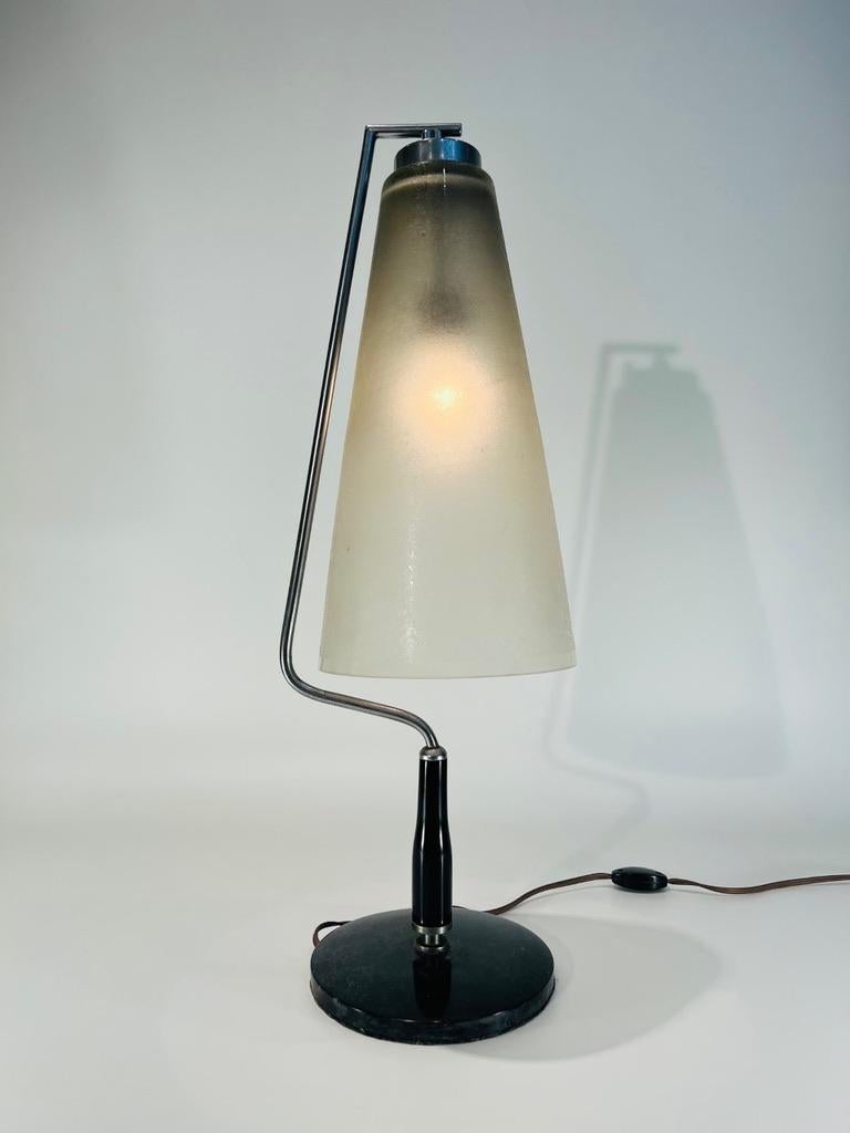 Italian white 1960 glass, marble and wood table lamp. In Good Condition For Sale In Rio De Janeiro, RJ