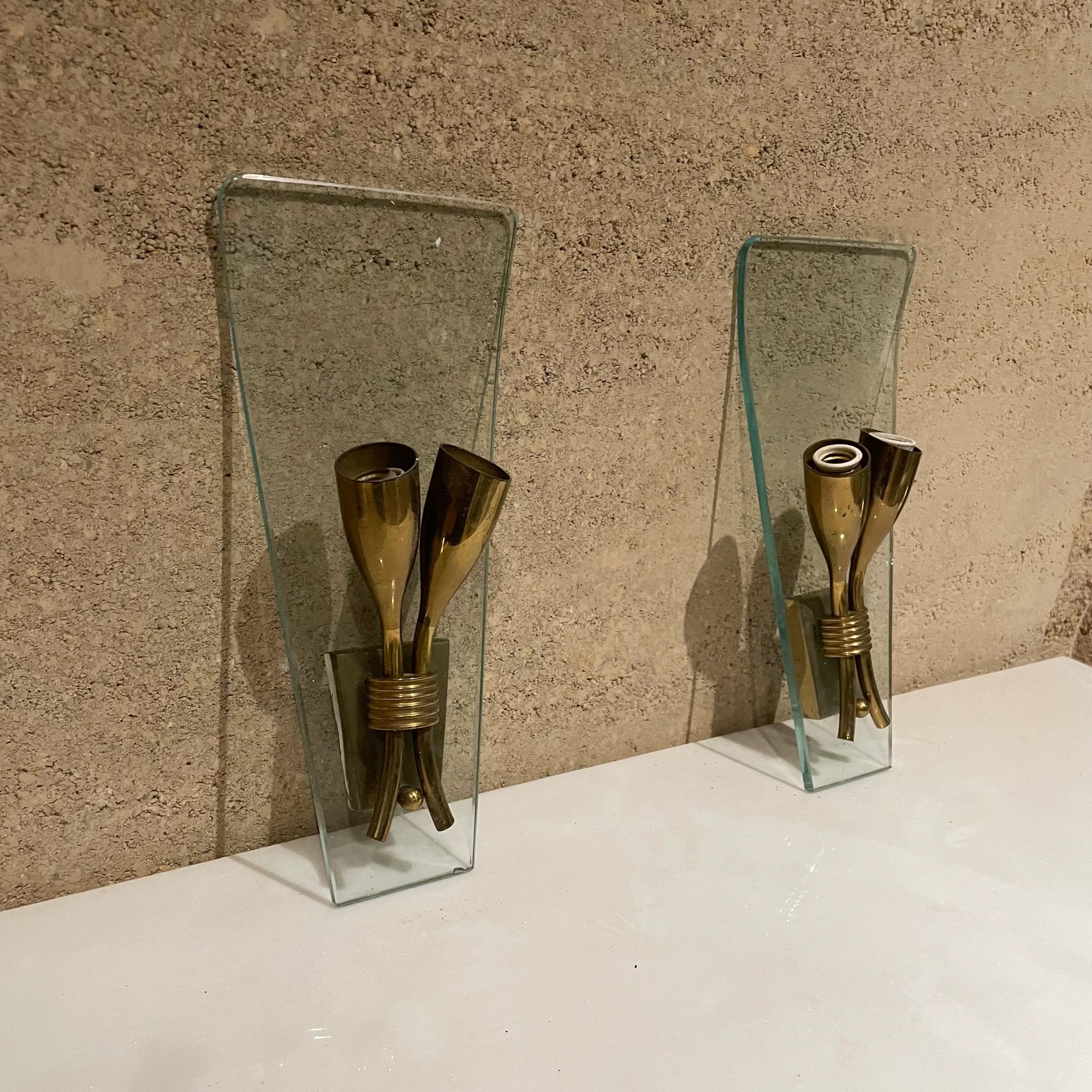 Mid-Century Modern Fontana Arte Italy Elegant Brass Wall Sconces on Glass Sheet 1950s Gio Ponti