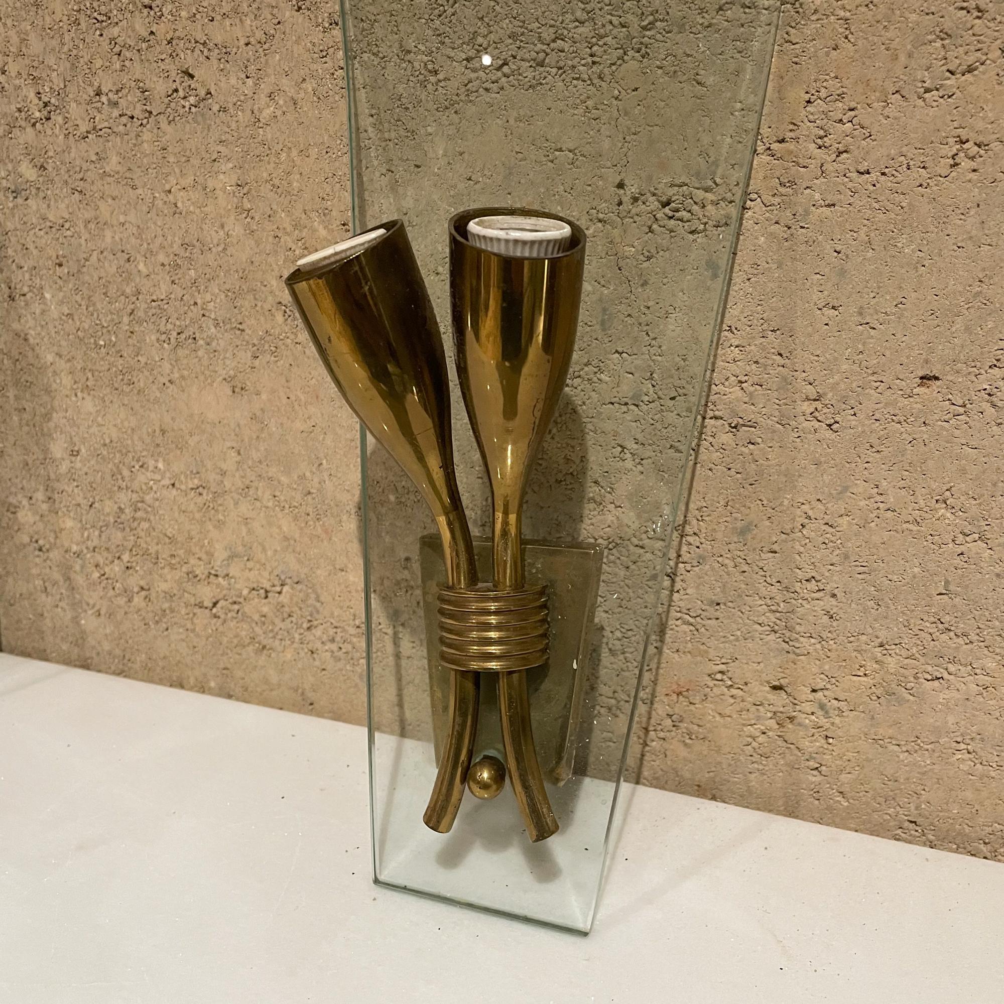 Fontana Arte Italy Elegant Brass Wall Sconces on Glass Sheet 1950s Gio Ponti In Good Condition In Chula Vista, CA