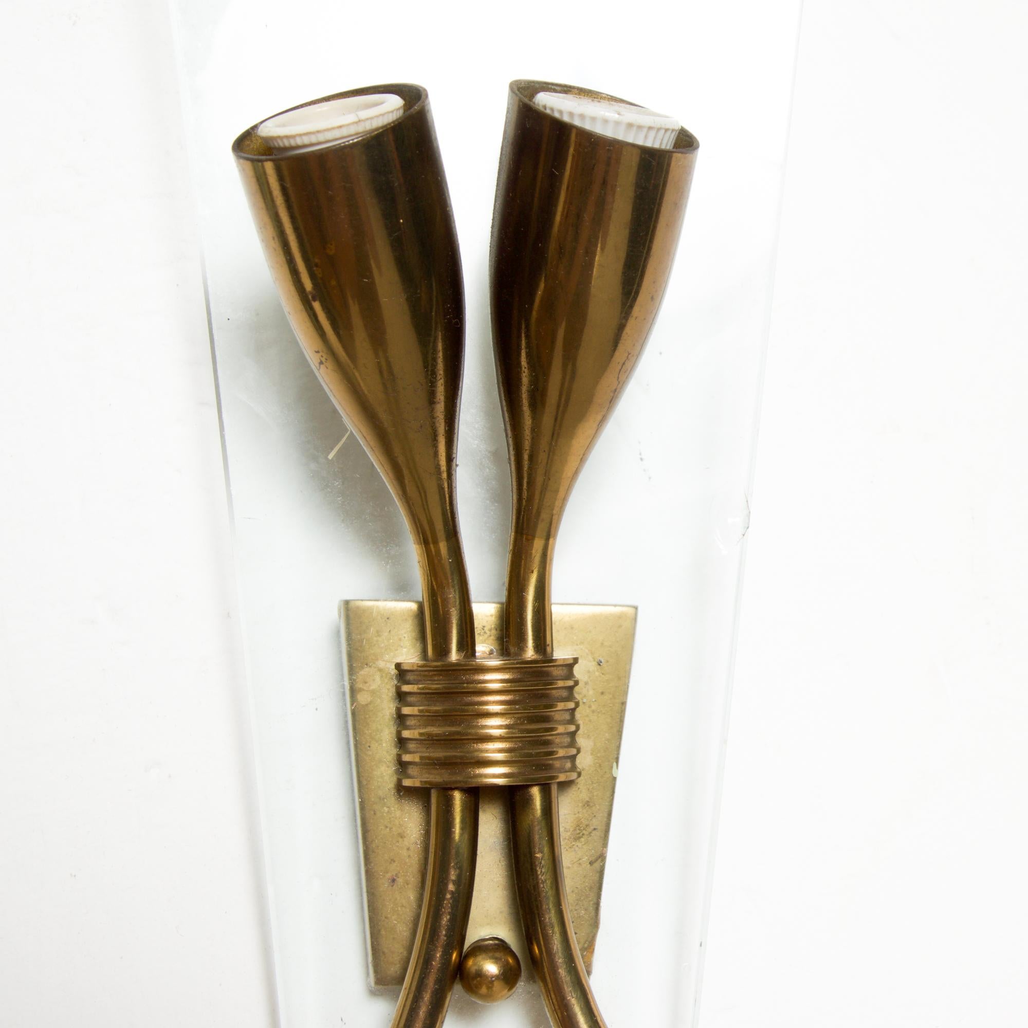 Mid-20th Century Fontana Arte Italy Simple Curved Glass Sweet Brass Wall Sconces 1950s Gio Ponti