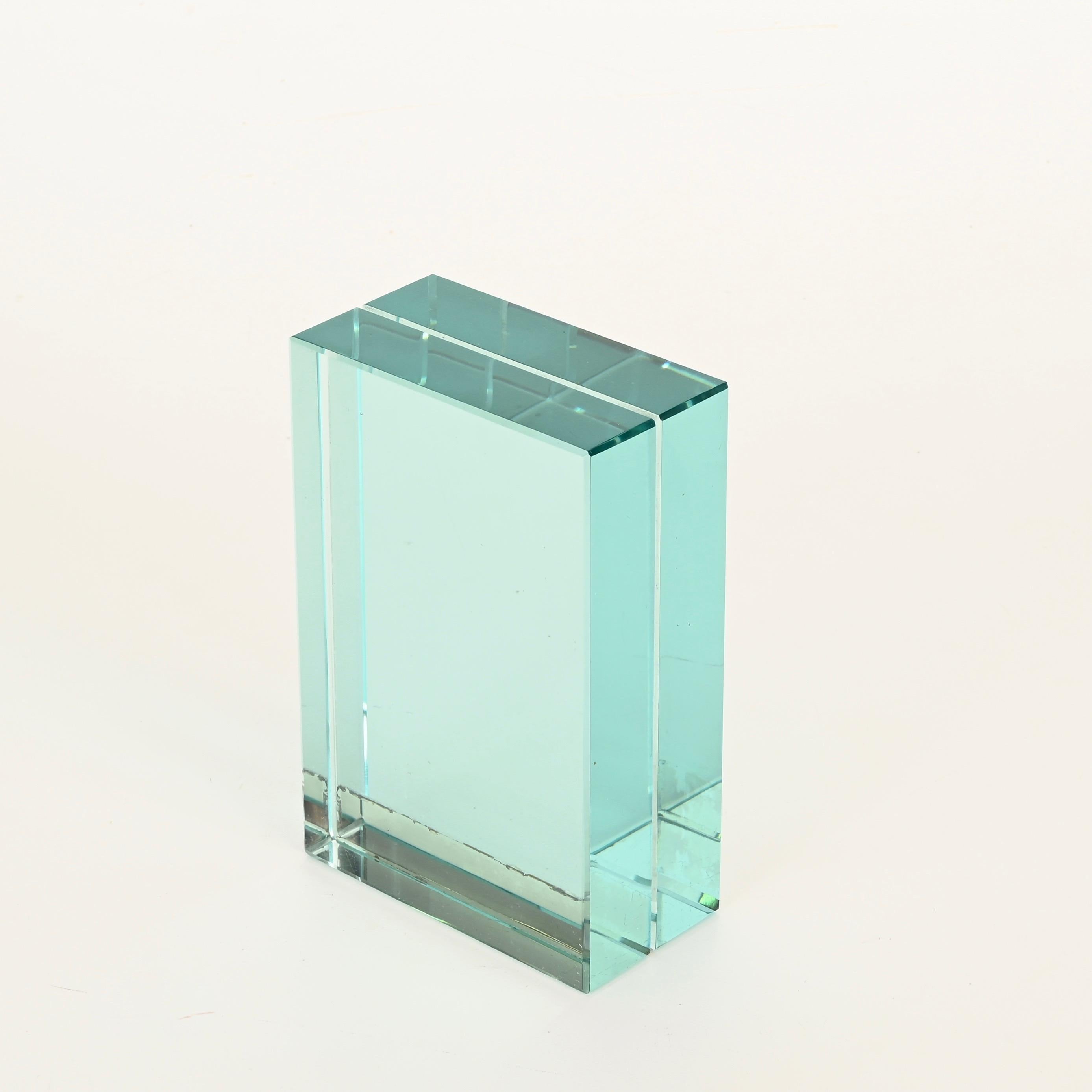 Stunning and rare large double-sided picture frame in Nile green crystal glass with a silvered mirror base. This incredibly elegant piece was produced by Fontana Arte in Italy during the early 1950s.

Fully original and in fabulous condition, this