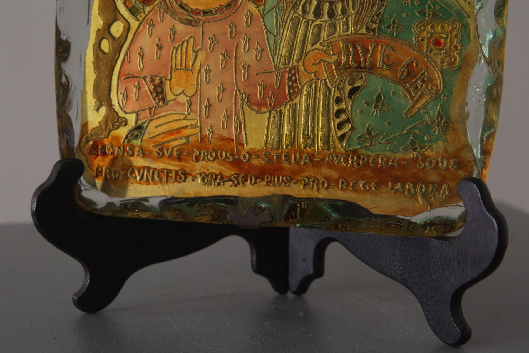 Heilige Ikone aus geschliffenem Glas, zugeschrieben Fontana Arte, Italien, 1940er Jahre
Sakrales Kunstwerk aus graviertem und handbemaltem Glas mit goldener Innenausstattung im Post-Deco-Stil
Ein leuchtendes Relikt der italienischen