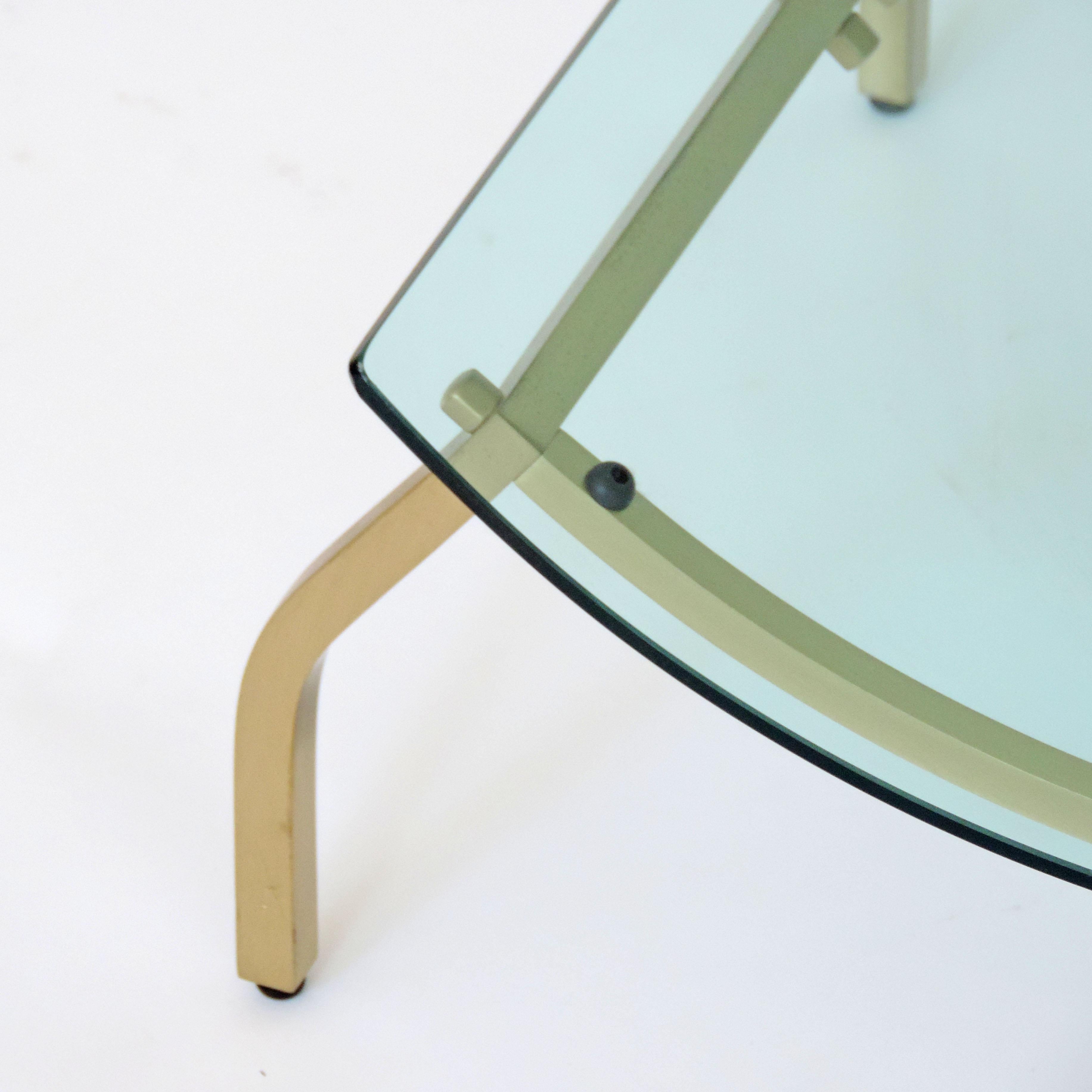 Mid-Century Modern Fontana Arte Magazine Rack in Brass and Glass, Italy 1960s For Sale