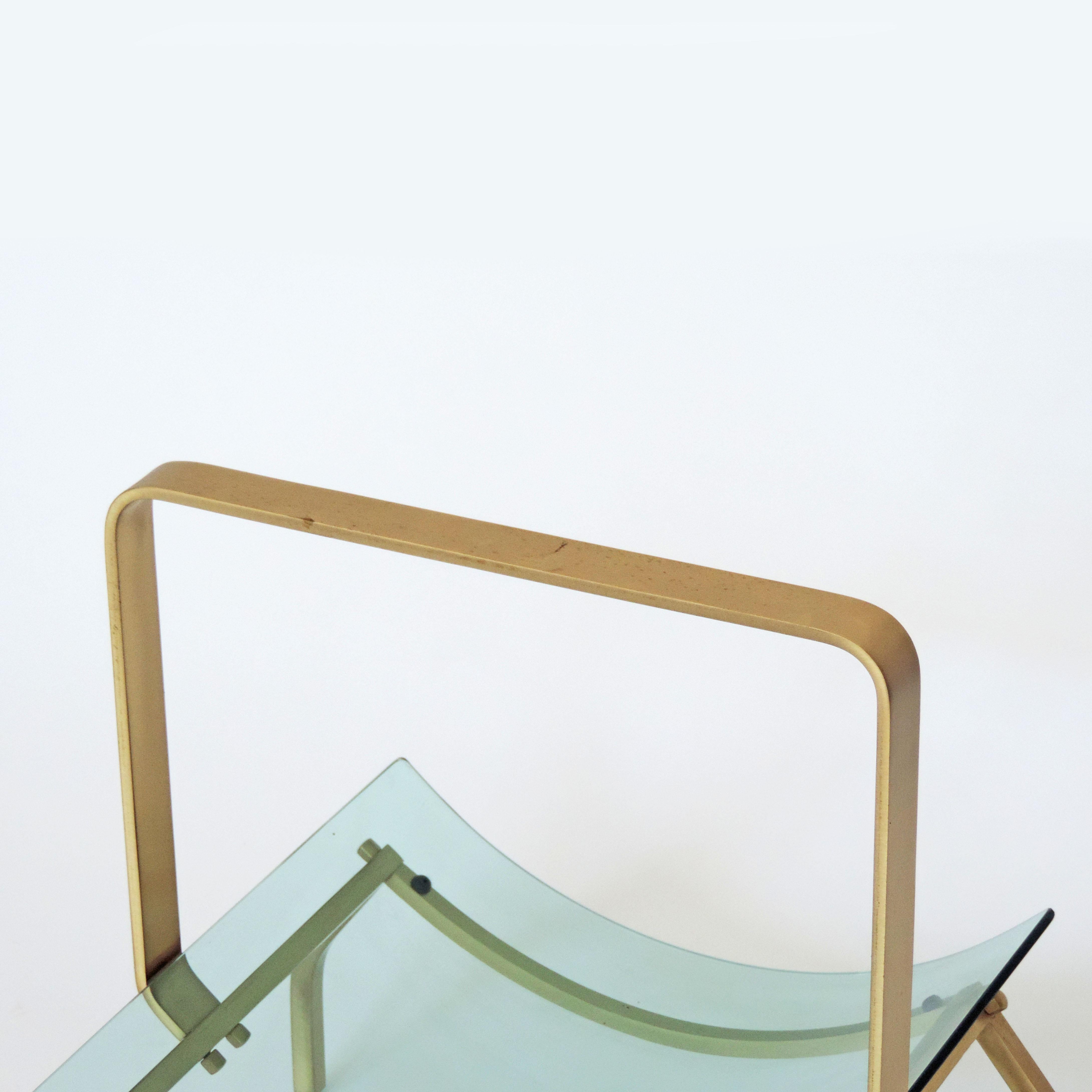 Fontana Arte Magazine Rack in Brass and Glass, Italy 1960s In Good Condition For Sale In Milan, IT