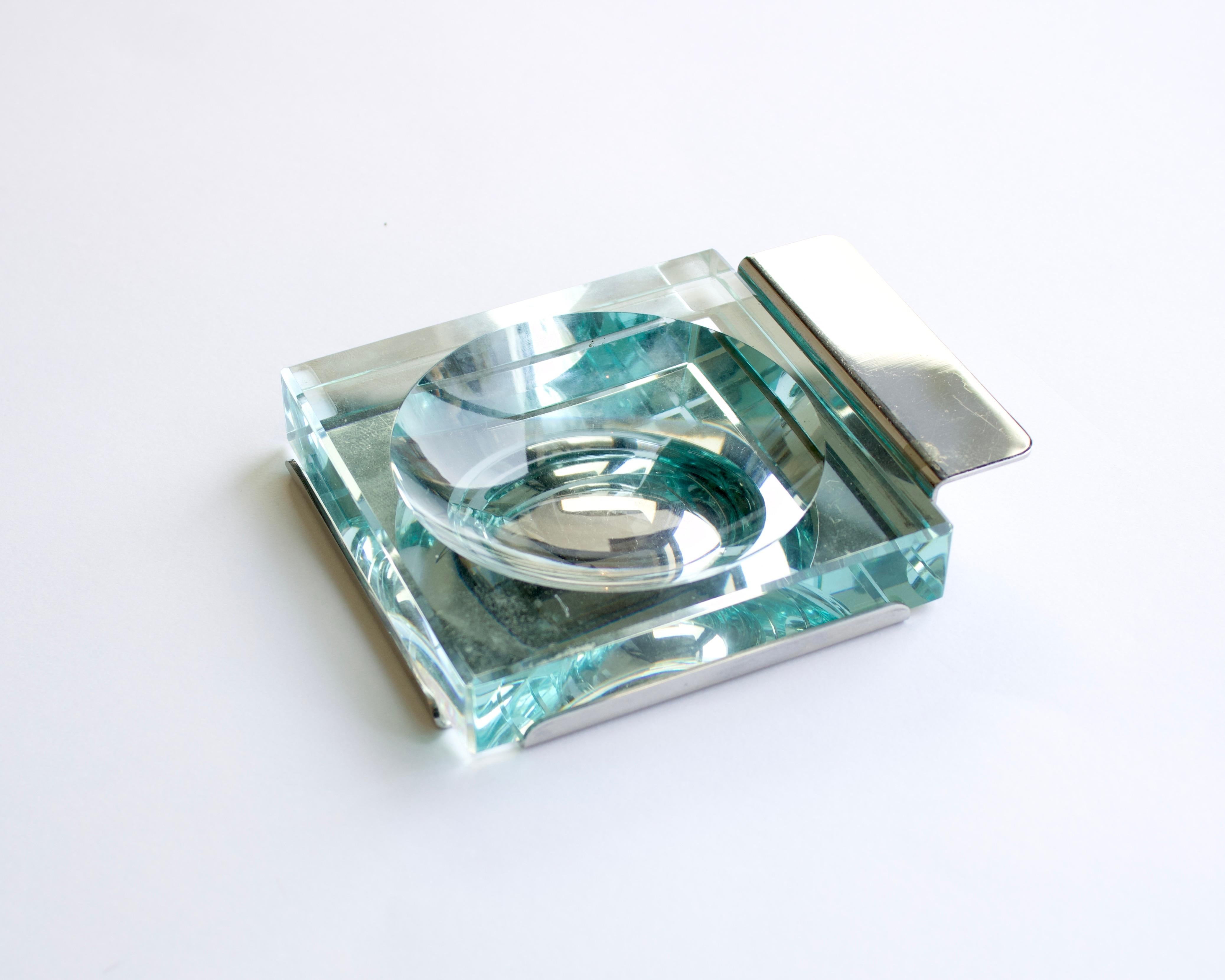 Fontana Arte Sergio Mazza Arthur Krupp Giuliana Gramigna
Kristallglas und rostfreie leere Tasche Tablett Vide Poche 

Ein italienisches Vintage-Videotablett von Fontana Arte mit nilgrünem Glas und Edelstahlbehälter 
Produzent: Arthur Krupp &