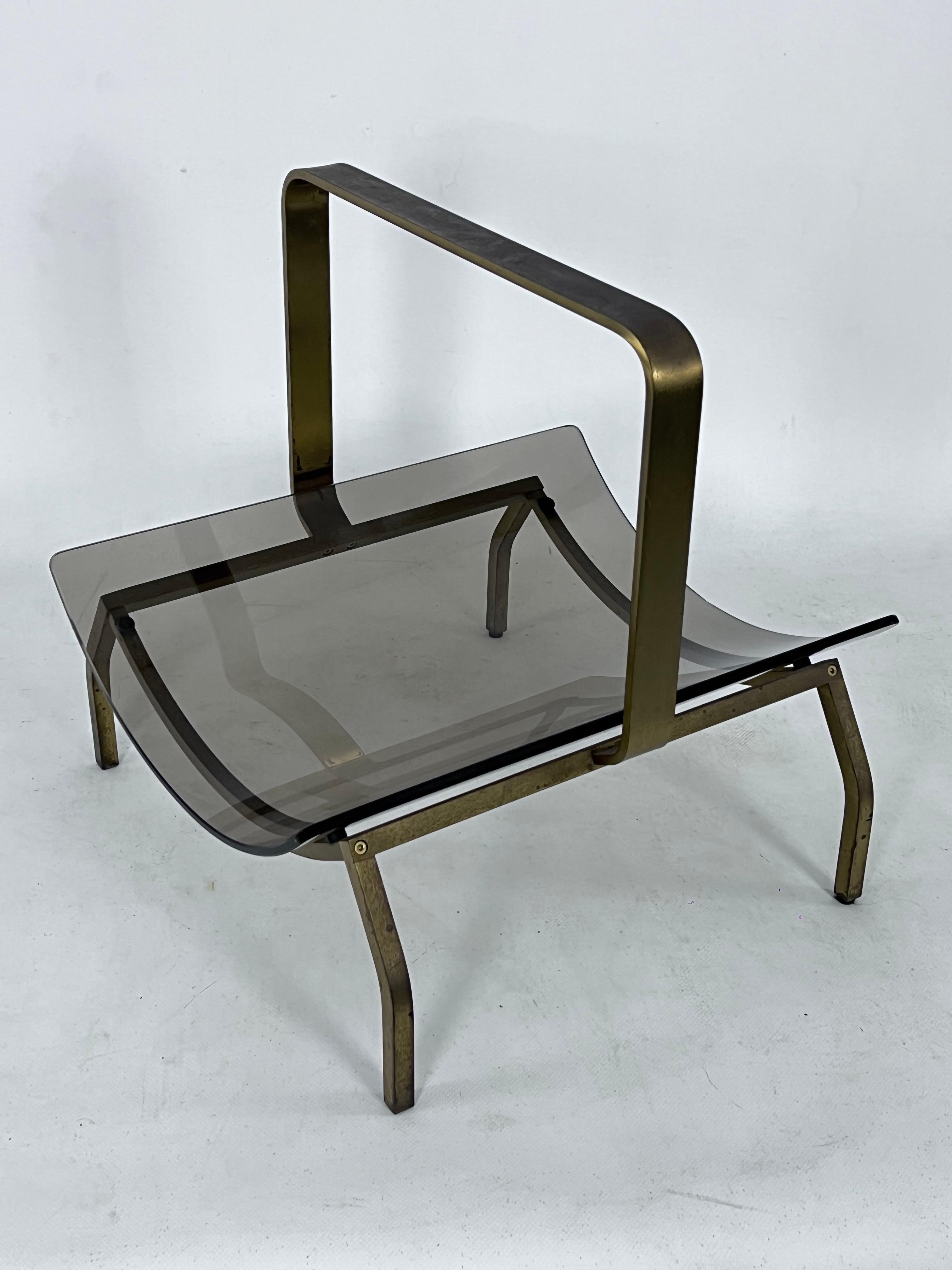 Mid-Century Modern Fontana Arte, Mid-Century brass and curved glass magazine holder. Italy 1960s For Sale