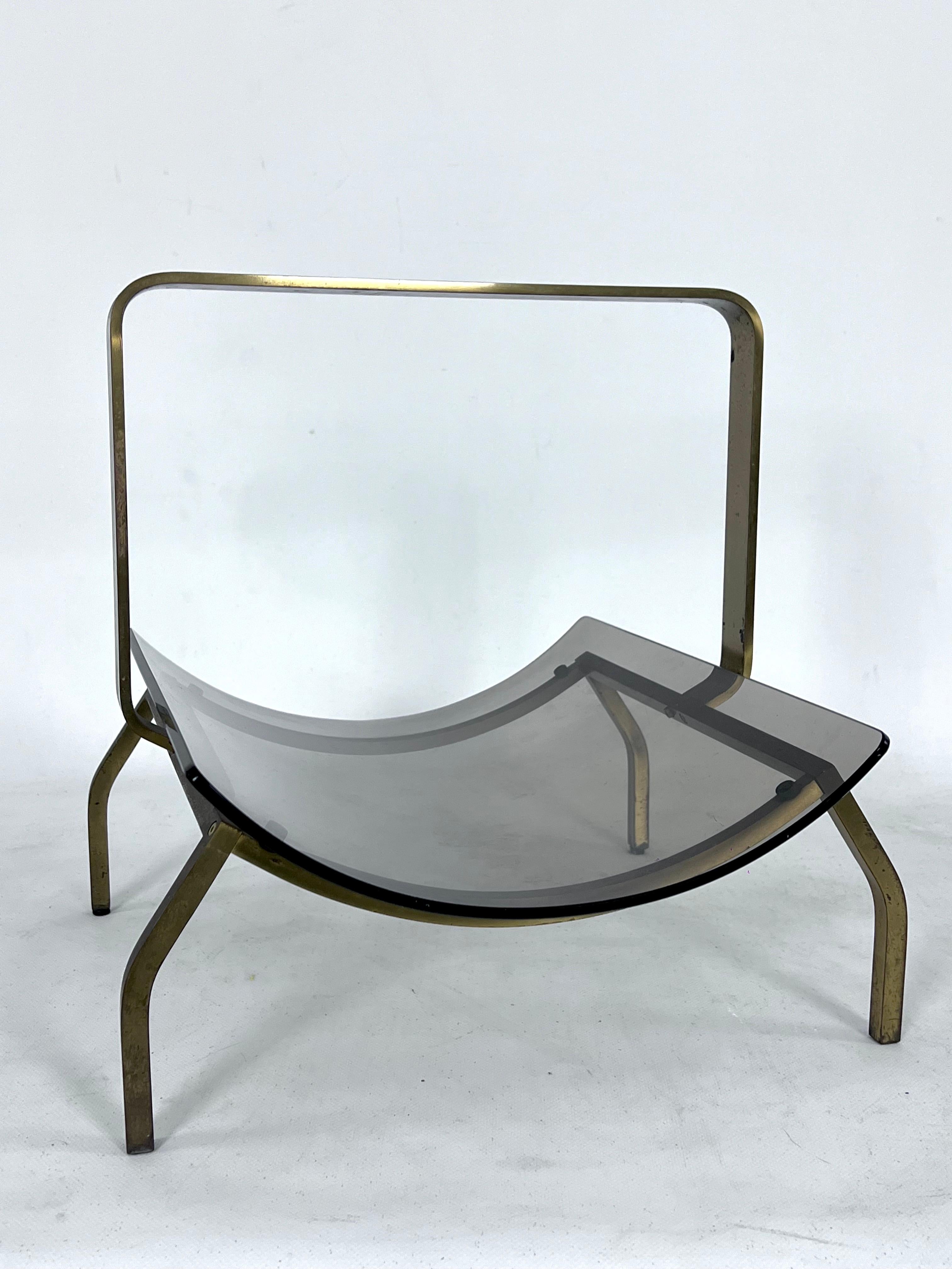 Italian Fontana Arte, Mid-Century brass and curved glass magazine holder. Italy 1960s For Sale