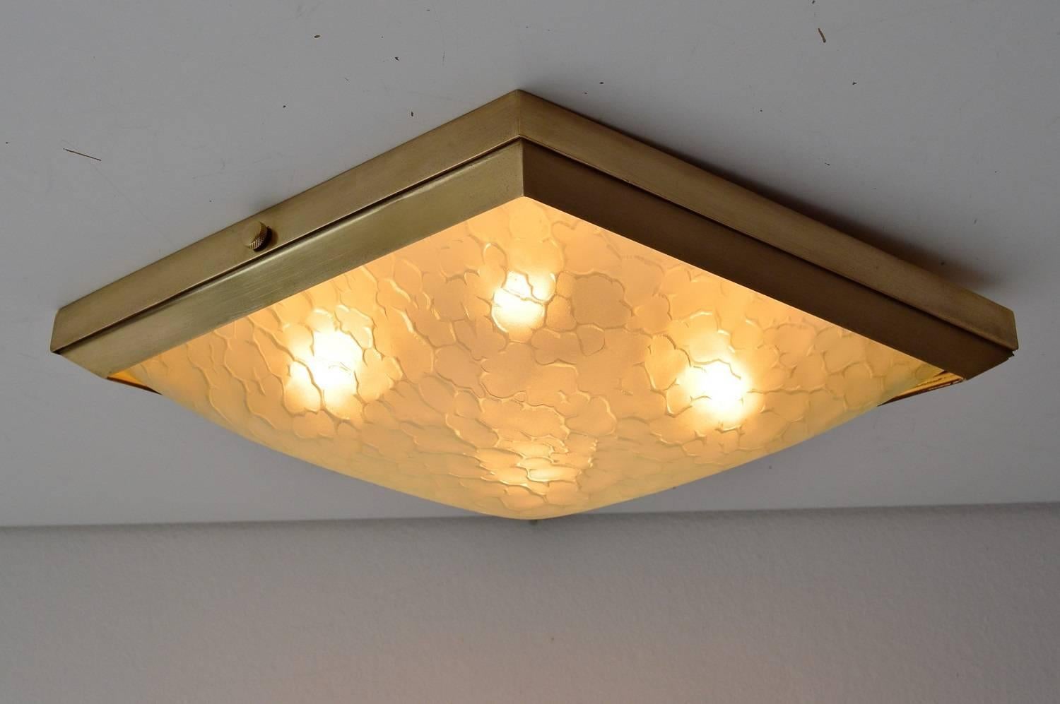 Gorgeous flush mount ceiling fixture or wall light in the form of a rhombus. Great design and craftsmanship.
Made in Italy by Fontana Arte in the 1950s.
The lamp's frame is made of thick, polished brass and can be opened with a hinge. The deeply